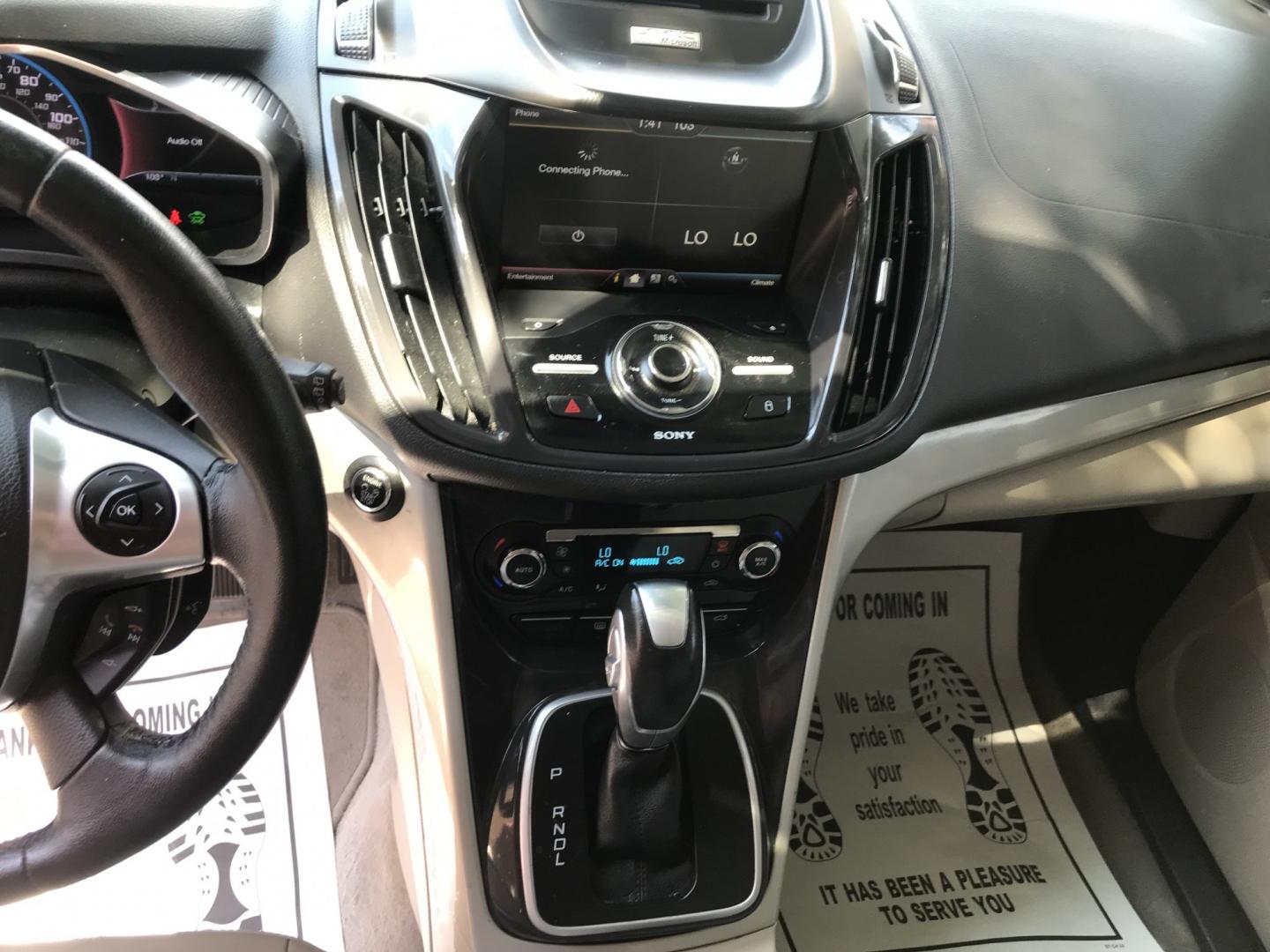 2014 WHITE /gray Ford C-Max Hybrid SEL (1FADP5BU1EL) with an 2.0L L4 DOHC 16V HYBRID engine, CVT transmission, located at 323 E Dunlap Ave., Phoenix, AZ, 85020, (602) 331-9000, 33.567677, -112.069000 - 2014 Ford C-MAX Hybrid SEL ,........great condition, A Real Must See!!.... Automatic, Power Options, Ice cold ac, Clean gray interior, Super Econimical, clean Arizona title, Runs and Drives Excellent. Very clean inside and out, It has a 138k Miles, passed emissions. Any questions Call or text Dave- Photo#14