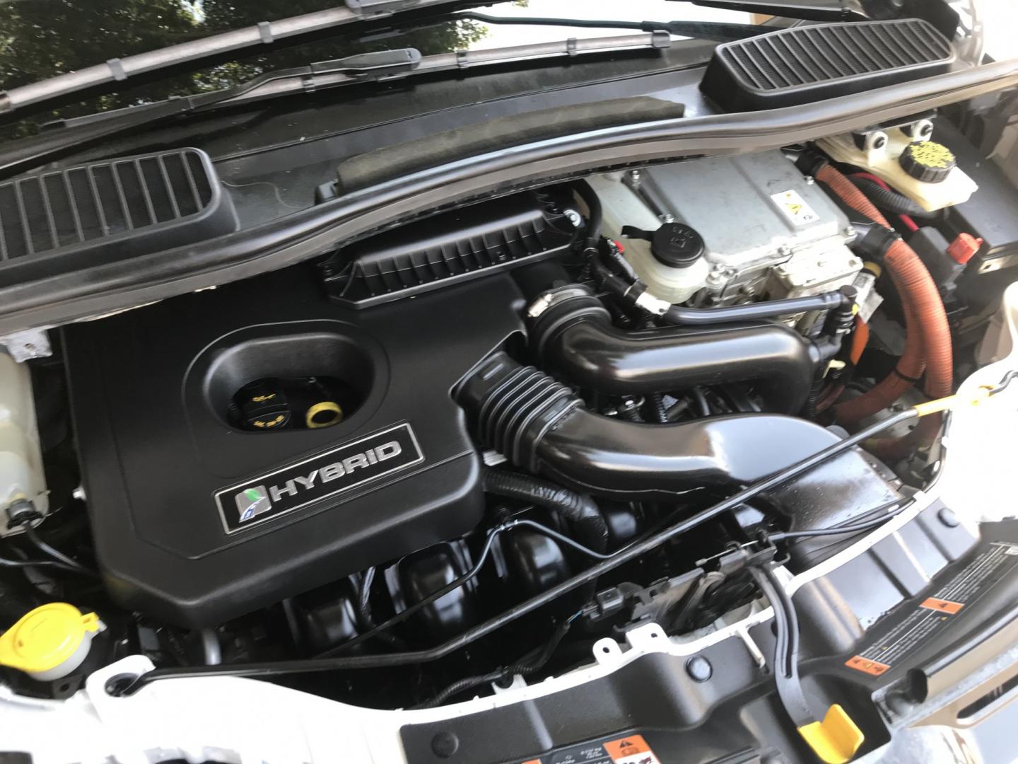 2014 WHITE /gray Ford C-Max Hybrid SEL (1FADP5BU1EL) with an 2.0L L4 DOHC 16V HYBRID engine, CVT transmission, located at 323 E Dunlap Ave., Phoenix, AZ, 85020, (602) 331-9000, 33.567677, -112.069000 - 2014 Ford C-MAX Hybrid SEL ,........great condition, A Real Must See!!.... Automatic, Power Options, Ice cold ac, Clean gray interior, Super Econimical, clean Arizona title, Runs and Drives Excellent. Very clean inside and out, It has a 138k Miles, passed emissions. Any questions Call or text Dave- Photo#15