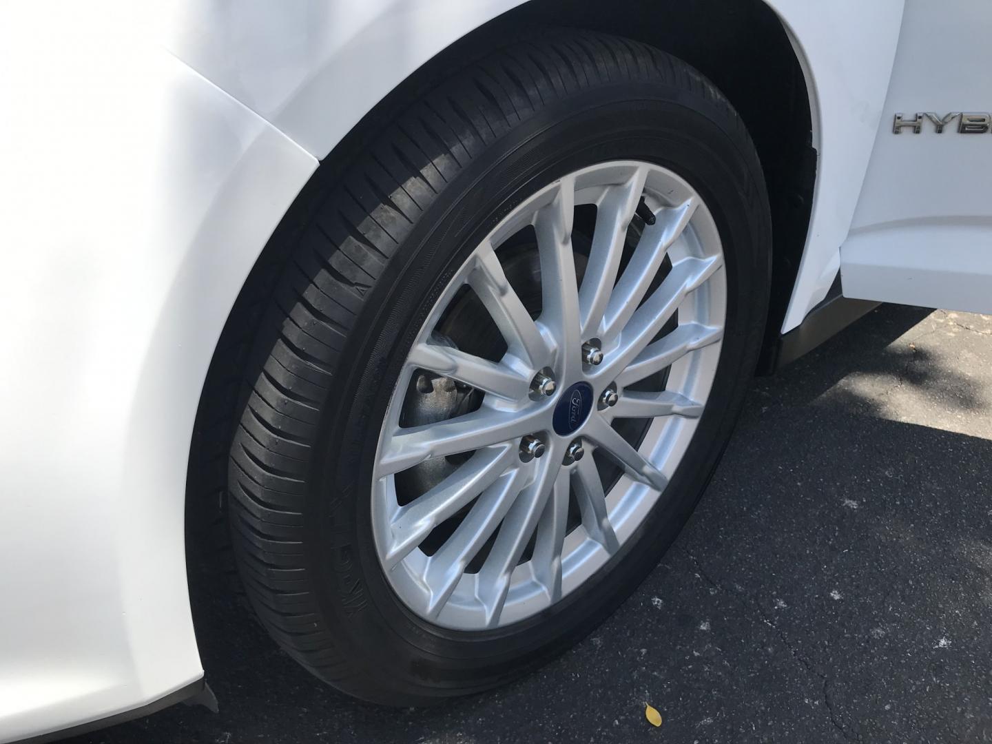 2014 WHITE /gray Ford C-Max Hybrid SEL (1FADP5BU1EL) with an 2.0L L4 DOHC 16V HYBRID engine, CVT transmission, located at 323 E Dunlap Ave., Phoenix, AZ, 85020, (602) 331-9000, 33.567677, -112.069000 - 2014 Ford C-MAX Hybrid SEL ,........great condition, A Real Must See!!.... Automatic, Power Options, Ice cold ac, Clean gray interior, Super Econimical, clean Arizona title, Runs and Drives Excellent. Very clean inside and out, It has a 138k Miles, passed emissions. Any questions Call or text Dave- Photo#16