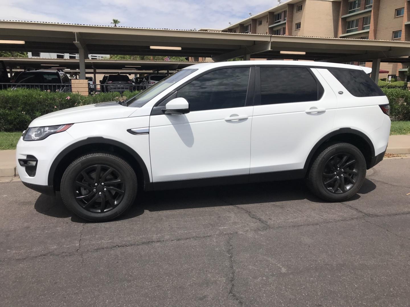 2018 WHITE /gray Land Rover Discovery Sport HSE (SALCR2RX3JH) with an 2.0L L4 DOHC 16V engine, 9A transmission, located at 323 E Dunlap Ave., Phoenix, AZ, 85020, (602) 331-9000, 33.567677, -112.069000 - Luxury 2018 LAND ROVER Discovery Sport HSE 4WD SUV ...... A Must See!!..... LOW 115k miles, Automatic, 2.0L, Great Performance, Cold cold AC. Loaded with Power Options, Backup Camera, Panorama Sunroof, Michelin Tires, Clean Arizona title , Runs and Drives Excellent. Great Family SUV, passed emission- Photo#2