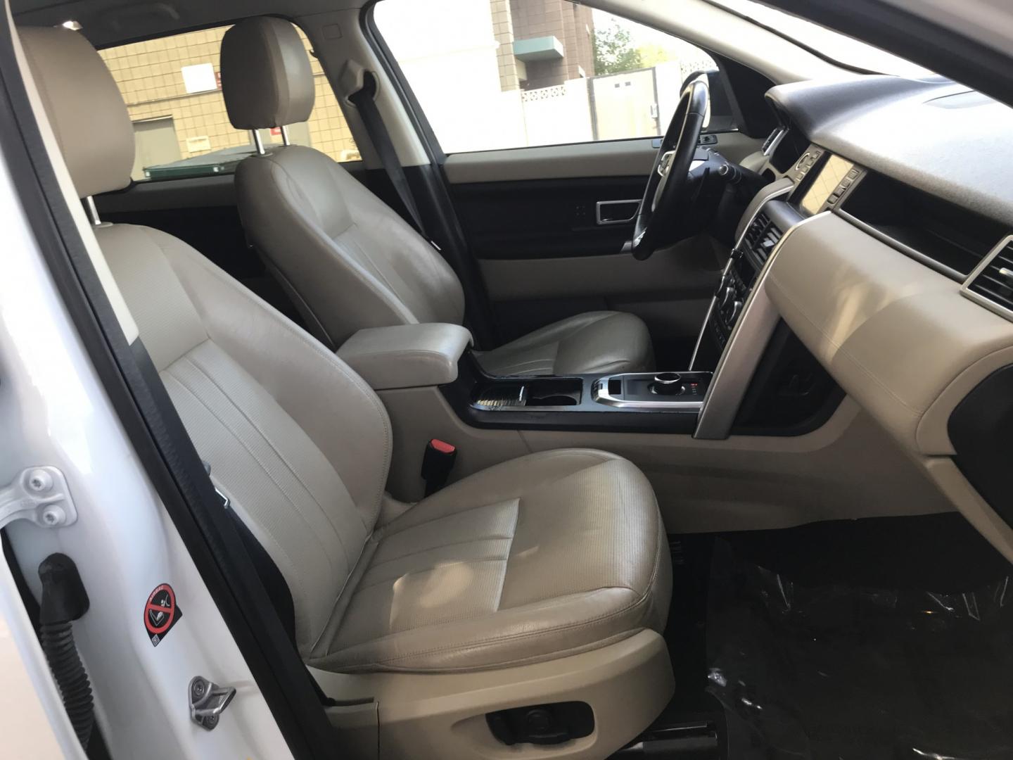2018 WHITE /gray Land Rover Discovery Sport HSE (SALCR2RX3JH) with an 2.0L L4 DOHC 16V engine, 9A transmission, located at 323 E Dunlap Ave., Phoenix, AZ, 85020, (602) 331-9000, 33.567677, -112.069000 - Luxury 2018 LAND ROVER Discovery Sport HSE 4WD SUV ...... A Must See!!..... LOW 115k miles, Automatic, 2.0L, Great Performance, Cold cold AC. Loaded with Power Options, Backup Camera, Panorama Sunroof, Michelin Tires, Clean Arizona title , Runs and Drives Excellent. Great Family SUV, passed emission- Photo#8