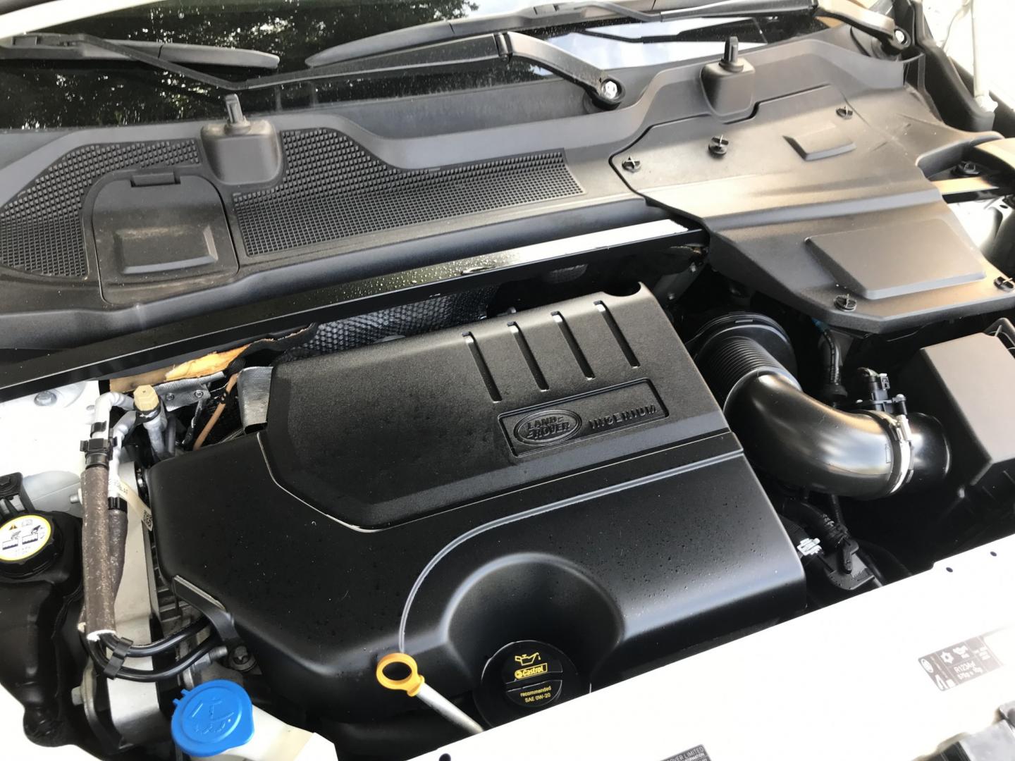 2018 WHITE /gray Land Rover Discovery Sport HSE (SALCR2RX3JH) with an 2.0L L4 DOHC 16V engine, 9A transmission, located at 323 E Dunlap Ave., Phoenix, AZ, 85020, (602) 331-9000, 33.567677, -112.069000 - Luxury 2018 LAND ROVER Discovery Sport HSE 4WD SUV ...... A Must See!!..... LOW 115k miles, Automatic, 2.0L, Great Performance, Cold cold AC. Loaded with Power Options, Backup Camera, Panorama Sunroof, Michelin Tires, Clean Arizona title , Runs and Drives Excellent. Great Family SUV, passed emission- Photo#15