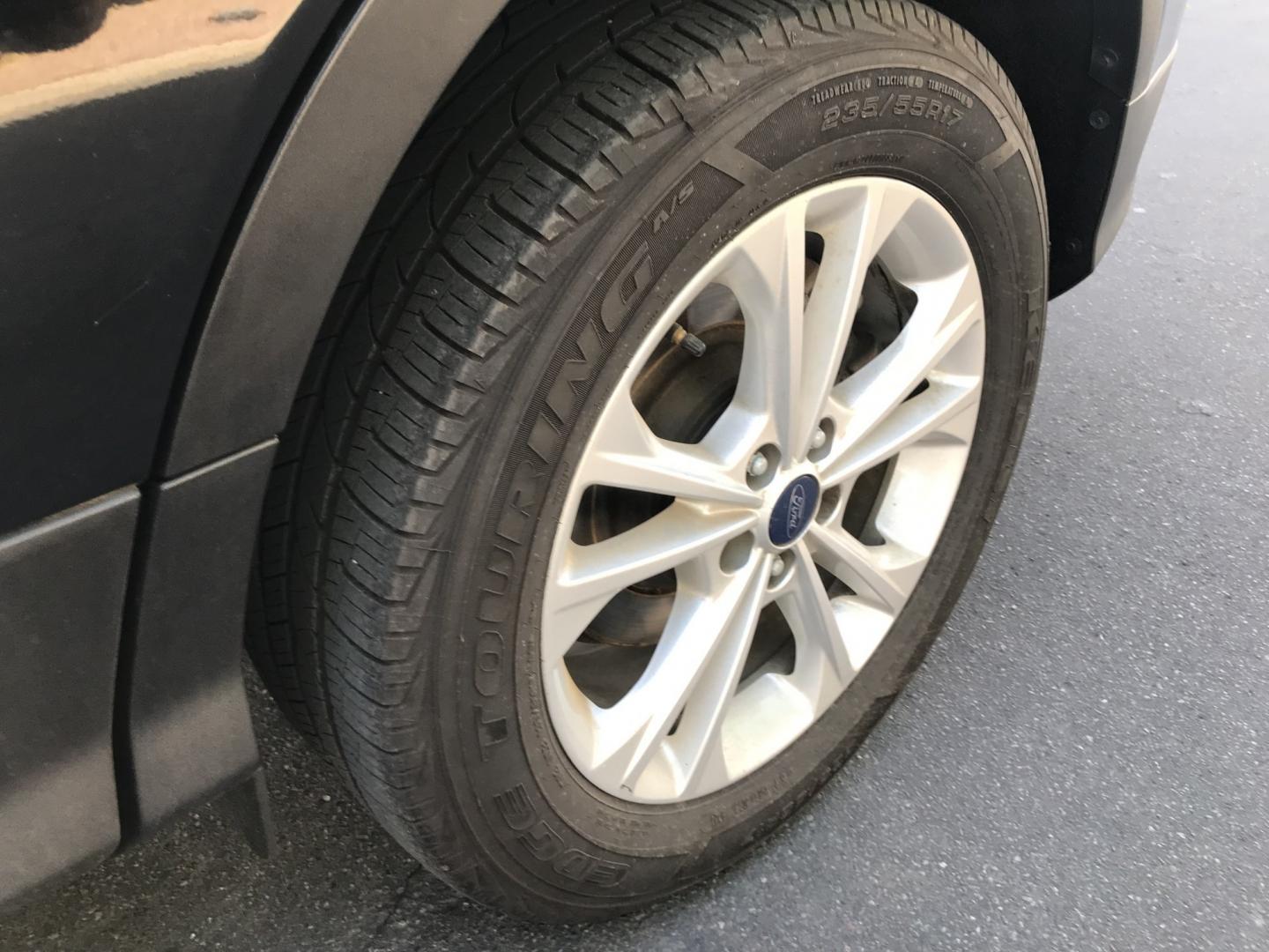 2017 gray /gray Ford Escape S FWD (1FMCU0F78HU) with an 2.5L L4 DOHC 16V engine, 6A transmission, located at 323 E Dunlap Ave., Phoenix, AZ, 85020, (602) 331-9000, 33.567677, -112.069000 - 2017 FORD ESCAPE SUV ,........ Great condition,.... Automatic, Ice Cold A/C, Beautiful gray exterior withdark gray interior, Premium Sound CD, This suv is gorgeous inside and out, Super clean, Well Maintained, Arizona title , Runs and Drives Excellent.....LOW MILES, ONLY 88k original miles, passed e- Photo#17