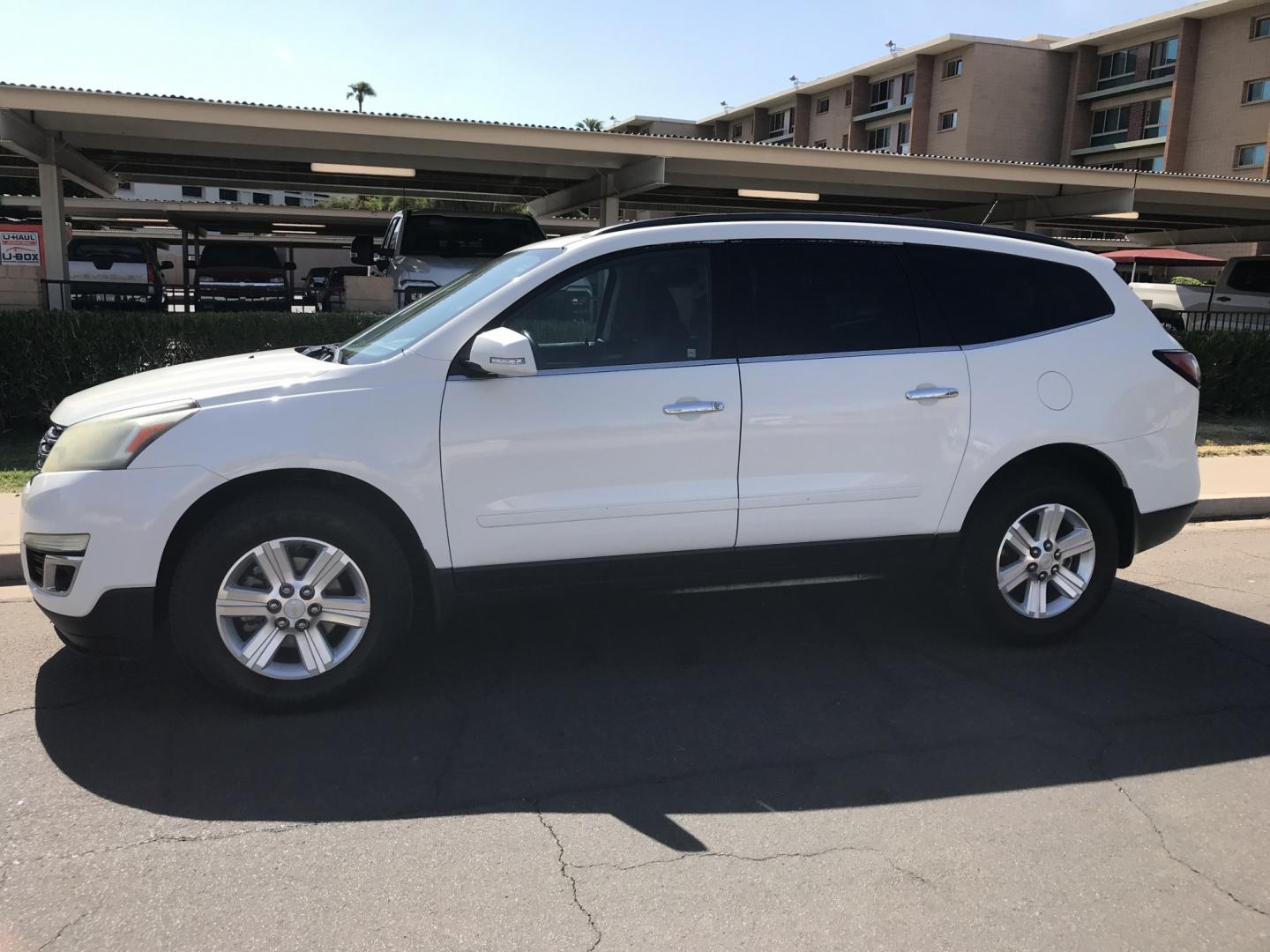 2014 WHITE /gray Chevrolet Traverse 1LT FWD (1GNKRGKD9EJ) with an 3.6L V6 DOHC 24V engine, 6-Speed Automatic transmission, located at 323 E Dunlap Ave., Phoenix, AZ, 85020, (602) 331-9000, 33.567677, -112.069000 - 2014 CHEVY TRAVERSE SUV ,.......3RD ROW SEATING, 7-Passengers, ..... Great condition,.... Ice Cold A/C, Beautiful white exterior with dark gray interior, Premium Sound CD, This suv is gorgeous inside and out, Super clean, Well Maintained, Arizona title , Runs and Drives Excellent.....187k original m- Photo#2