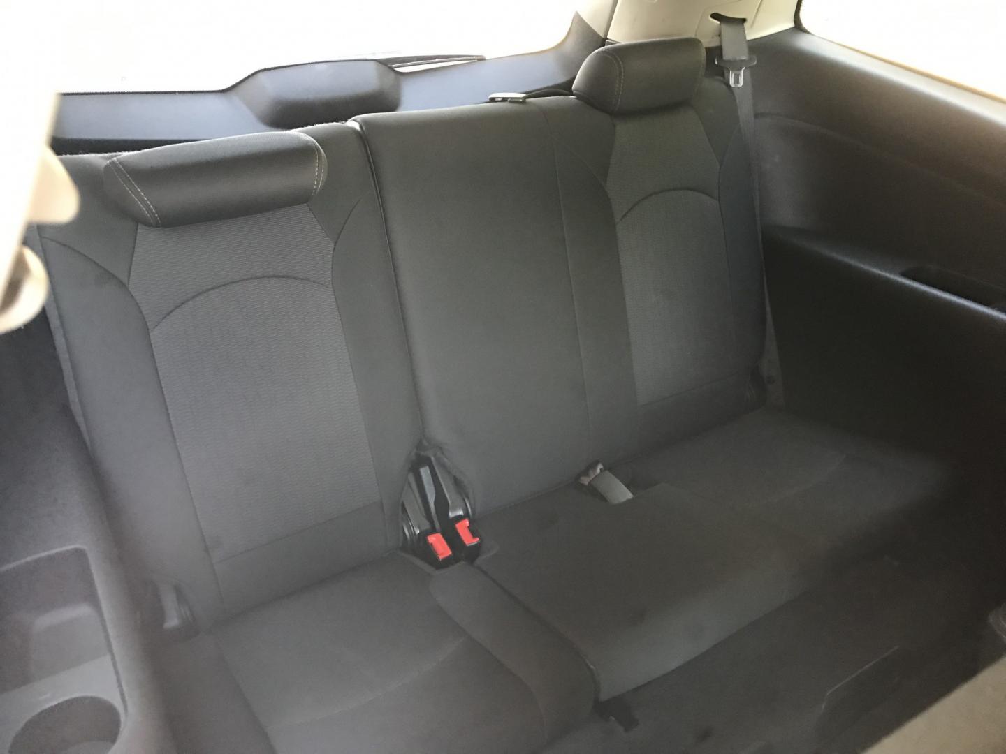 2014 WHITE /gray Chevrolet Traverse 1LT FWD (1GNKRGKD9EJ) with an 3.6L V6 DOHC 24V engine, 6-Speed Automatic transmission, located at 323 E Dunlap Ave., Phoenix, AZ, 85020, (602) 331-9000, 33.567677, -112.069000 - 2014 CHEVY TRAVERSE SUV ,.......3RD ROW SEATING, 7-Passengers, ..... Great condition,.... Ice Cold A/C, Beautiful white exterior with dark gray interior, Premium Sound CD, This suv is gorgeous inside and out, Super clean, Well Maintained, Arizona title , Runs and Drives Excellent.....187k original m- Photo#10