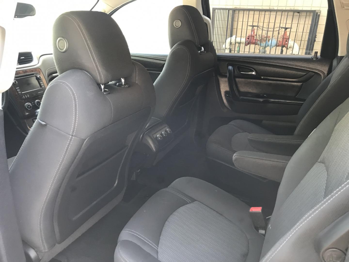 2014 WHITE /gray Chevrolet Traverse 1LT FWD (1GNKRGKD9EJ) with an 3.6L V6 DOHC 24V engine, 6-Speed Automatic transmission, located at 323 E Dunlap Ave., Phoenix, AZ, 85020, (602) 331-9000, 33.567677, -112.069000 - 2014 CHEVY TRAVERSE SUV ,.......3RD ROW SEATING, 7-Passengers, ..... Great condition,.... Ice Cold A/C, Beautiful white exterior with dark gray interior, Premium Sound CD, This suv is gorgeous inside and out, Super clean, Well Maintained, Arizona title , Runs and Drives Excellent.....187k original m- Photo#12