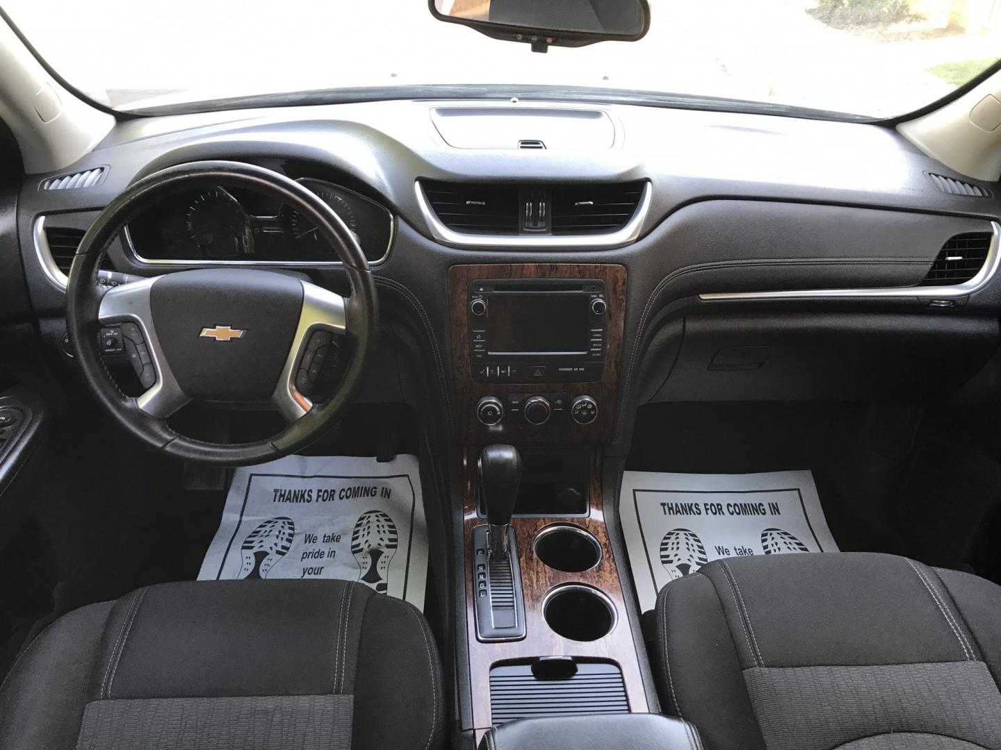 2014 WHITE /gray Chevrolet Traverse 1LT FWD (1GNKRGKD9EJ) with an 3.6L V6 DOHC 24V engine, 6-Speed Automatic transmission, located at 323 E Dunlap Ave., Phoenix, AZ, 85020, (602) 331-9000, 33.567677, -112.069000 - 2014 CHEVY TRAVERSE SUV ,.......3RD ROW SEATING, 7-Passengers, ..... Great condition,.... Ice Cold A/C, Beautiful white exterior with dark gray interior, Premium Sound CD, This suv is gorgeous inside and out, Super clean, Well Maintained, Arizona title , Runs and Drives Excellent.....187k original m- Photo#11