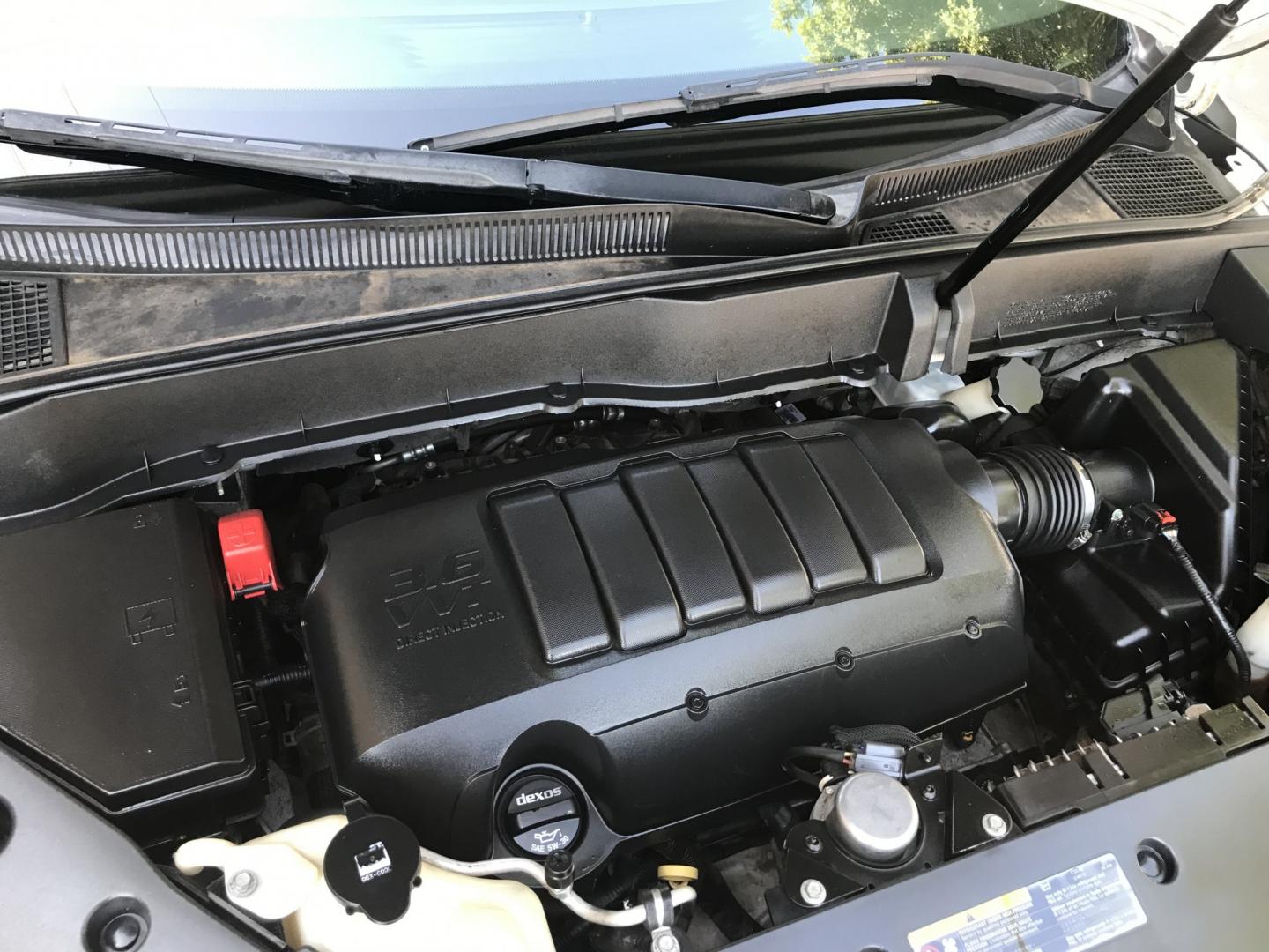 2014 WHITE /gray Chevrolet Traverse 1LT FWD (1GNKRGKD9EJ) with an 3.6L V6 DOHC 24V engine, 6-Speed Automatic transmission, located at 323 E Dunlap Ave., Phoenix, AZ, 85020, (602) 331-9000, 33.567677, -112.069000 - 2014 CHEVY TRAVERSE SUV ,.......3RD ROW SEATING, 7-Passengers, ..... Great condition,.... Ice Cold A/C, Beautiful white exterior with dark gray interior, Premium Sound CD, This suv is gorgeous inside and out, Super clean, Well Maintained, Arizona title , Runs and Drives Excellent.....187k original m- Photo#16