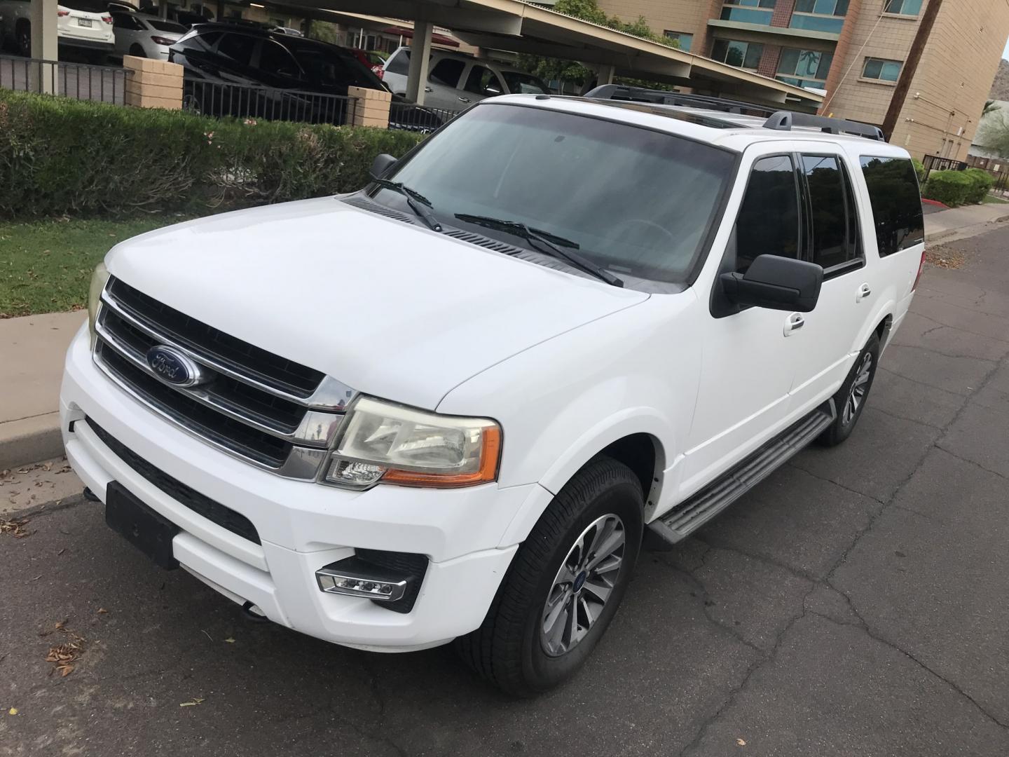 2016 WHITE /black Ford Expedition EL XLT 4WD (1FMJK1JT1GE) with an 3.5L V6 DOHC 24V FFV engine, 6A transmission, located at 323 E Dunlap Ave., Phoenix, AZ, 85020, (602) 331-9000, 33.567677, -112.069000 - 2016 FORD EXPEDITION 4WD 4x4 SUV ,.......3RD ROW SEATING, 7-Passengers, ..... Great condition,.... Ice Cold A/C, Beautiful white exterior withdark gray interior, Premium Sound CD, Backup camera, Sunroof, This suv is gorgeous inside and out, Super clean, Well Maintained, Arizona title , Runs and Dri- Photo#1