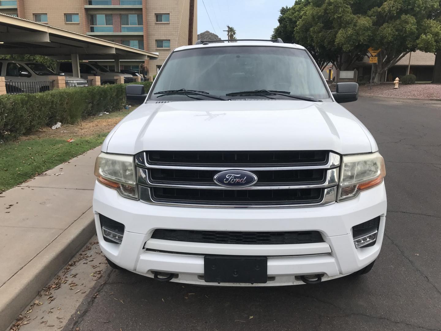 2016 WHITE /black Ford Expedition EL XLT 4WD (1FMJK1JT1GE) with an 3.5L V6 DOHC 24V FFV engine, 6A transmission, located at 323 E Dunlap Ave., Phoenix, AZ, 85020, (602) 331-9000, 33.567677, -112.069000 - 2016 FORD EXPEDITION 4WD 4x4 SUV ,.......3RD ROW SEATING, 7-Passengers, ..... Great condition,.... Ice Cold A/C, Beautiful white exterior withdark gray interior, Premium Sound CD, Backup camera, Sunroof, This suv is gorgeous inside and out, Super clean, Well Maintained, Arizona title , Runs and Dri- Photo#3