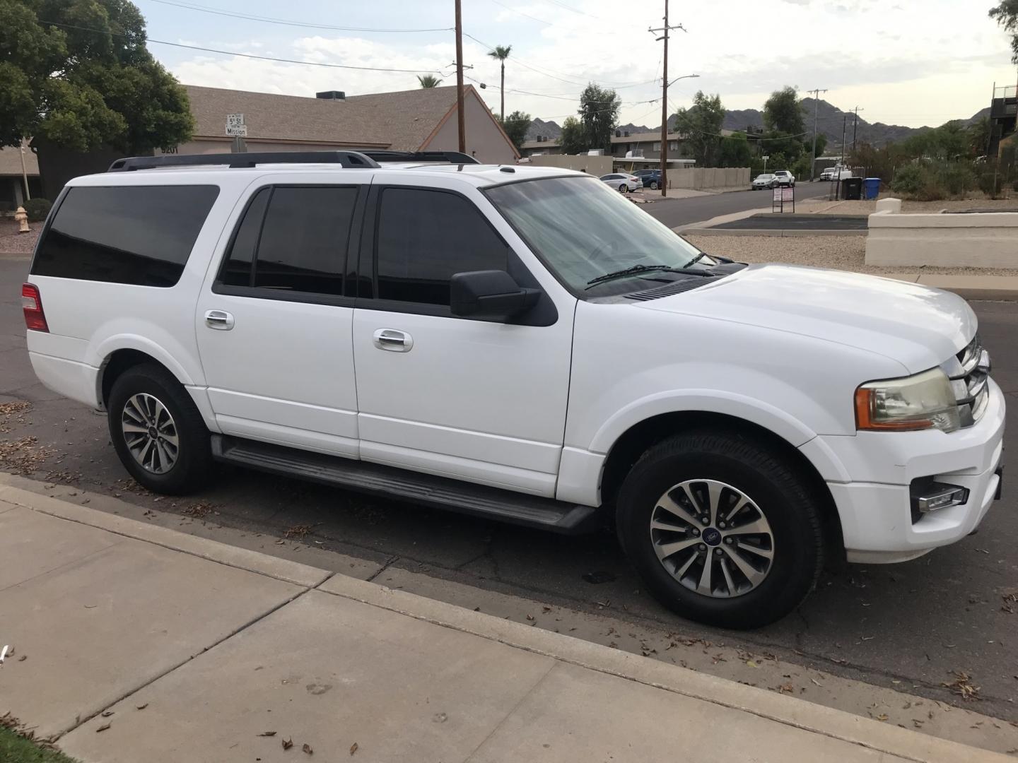 2016 WHITE /black Ford Expedition EL XLT 4WD (1FMJK1JT1GE) with an 3.5L V6 DOHC 24V FFV engine, 6A transmission, located at 323 E Dunlap Ave., Phoenix, AZ, 85020, (602) 331-9000, 33.567677, -112.069000 - 2016 FORD EXPEDITION 4WD 4x4 SUV ,.......3RD ROW SEATING, 7-Passengers, ..... Great condition,.... Ice Cold A/C, Beautiful white exterior withdark gray interior, Premium Sound CD, Backup camera, Sunroof, This suv is gorgeous inside and out, Super clean, Well Maintained, Arizona title , Runs and Dri- Photo#6