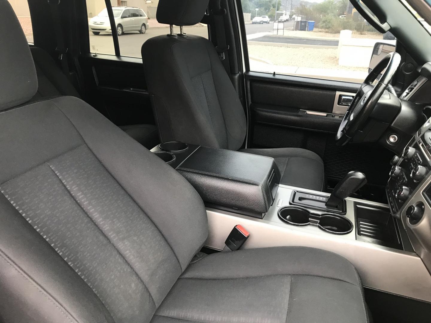 2016 WHITE /black Ford Expedition EL XLT 4WD (1FMJK1JT1GE) with an 3.5L V6 DOHC 24V FFV engine, 6A transmission, located at 323 E Dunlap Ave., Phoenix, AZ, 85020, (602) 331-9000, 33.567677, -112.069000 - 2016 FORD EXPEDITION 4WD 4x4 SUV ,.......3RD ROW SEATING, 7-Passengers, ..... Great condition,.... Ice Cold A/C, Beautiful white exterior withdark gray interior, Premium Sound CD, Backup camera, Sunroof, This suv is gorgeous inside and out, Super clean, Well Maintained, Arizona title , Runs and Dri- Photo#8