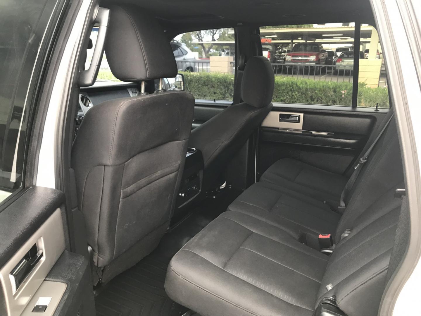 2016 WHITE /black Ford Expedition EL XLT 4WD (1FMJK1JT1GE) with an 3.5L V6 DOHC 24V FFV engine, 6A transmission, located at 323 E Dunlap Ave., Phoenix, AZ, 85020, (602) 331-9000, 33.567677, -112.069000 - 2016 FORD EXPEDITION 4WD 4x4 SUV ,.......3RD ROW SEATING, 7-Passengers, ..... Great condition,.... Ice Cold A/C, Beautiful white exterior withdark gray interior, Premium Sound CD, Backup camera, Sunroof, This suv is gorgeous inside and out, Super clean, Well Maintained, Arizona title , Runs and Dri- Photo#11