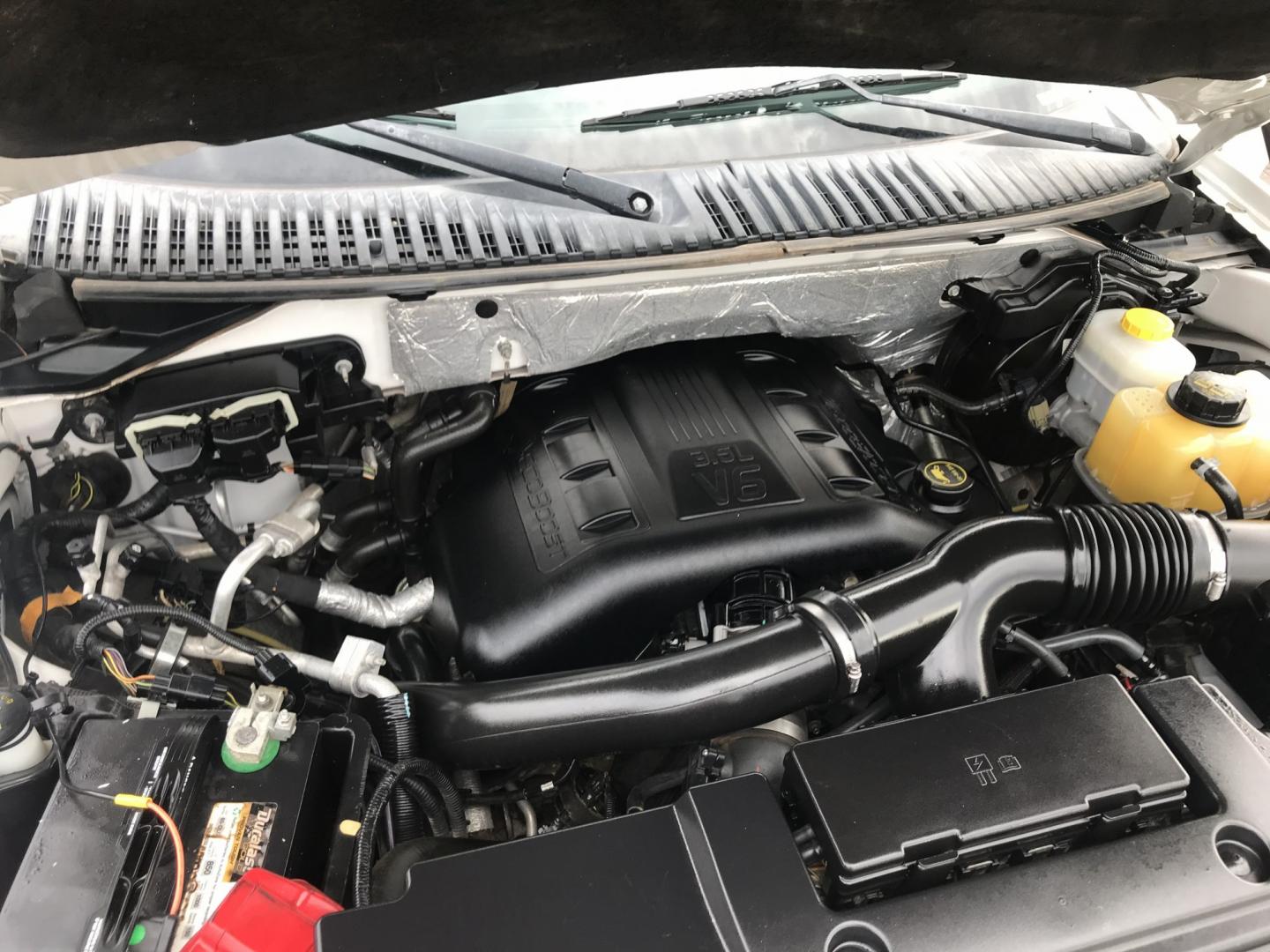 2016 WHITE /black Ford Expedition EL XLT 4WD (1FMJK1JT1GE) with an 3.5L V6 DOHC 24V FFV engine, 6A transmission, located at 323 E Dunlap Ave., Phoenix, AZ, 85020, (602) 331-9000, 33.567677, -112.069000 - 2016 FORD EXPEDITION 4WD 4x4 SUV ,.......3RD ROW SEATING, 7-Passengers, ..... Great condition,.... Ice Cold A/C, Beautiful white exterior withdark gray interior, Premium Sound CD, Backup camera, Sunroof, This suv is gorgeous inside and out, Super clean, Well Maintained, Arizona title , Runs and Dri- Photo#16