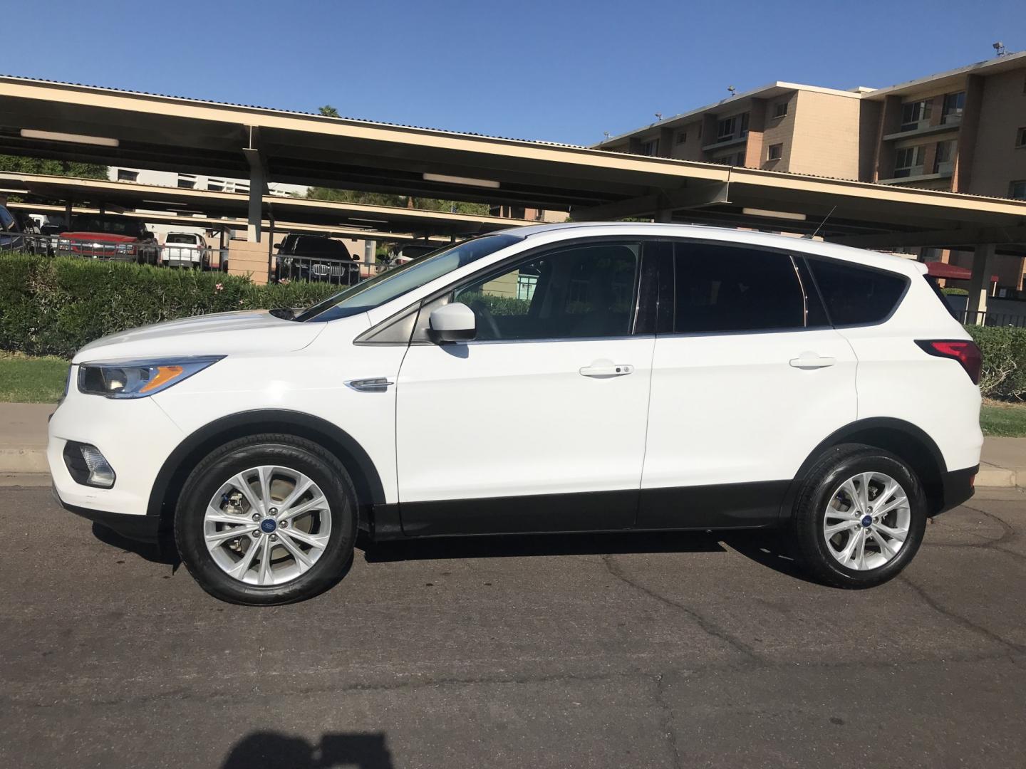 2019 WHITE /gray Ford Escape SE FWD (1FMCU0G9XKU) with an 2.0L L4 DOHC 16V engine, 6A transmission, located at 323 E Dunlap Ave., Phoenix, AZ, 85020, (602) 331-9000, 33.567677, -112.069000 - 2019 FORD ESCAPE SUV ,........ Great condition,.... Automatic, Ice Cold A/C, Beautiful white exterior with dark gray interior, Premium Sound CD, This SUV is gorgeous inside and out, Super clean, Well Maintained, Arizona title , Runs and Drives Excellent.....LOW MILES, ONLY 111k original miles, passe- Photo#2