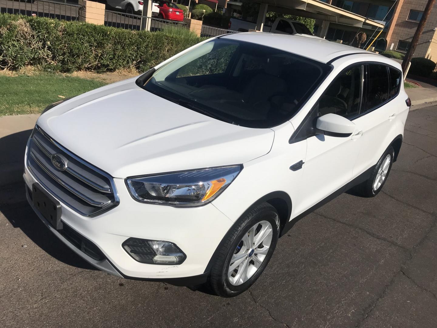 2019 WHITE /gray Ford Escape SE FWD (1FMCU0G9XKU) with an 2.0L L4 DOHC 16V engine, 6A transmission, located at 323 E Dunlap Ave., Phoenix, AZ, 85020, (602) 331-9000, 33.567677, -112.069000 - 2019 FORD ESCAPE SUV ,........ Great condition,.... Automatic, Ice Cold A/C, Beautiful white exterior with dark gray interior, Premium Sound CD, This SUV is gorgeous inside and out, Super clean, Well Maintained, Arizona title , Runs and Drives Excellent.....LOW MILES, ONLY 111k original miles, passe- Photo#1