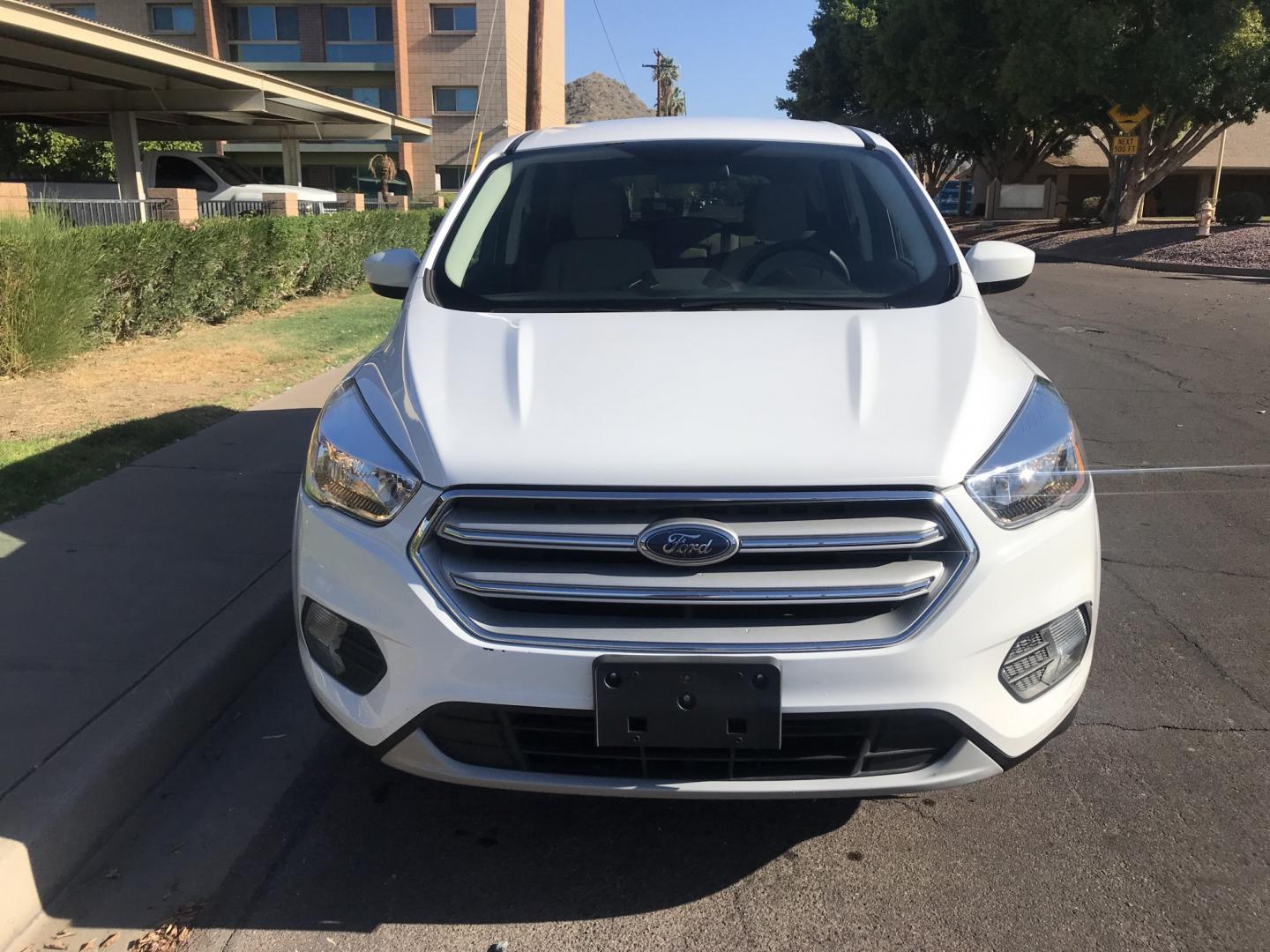 2019 WHITE /gray Ford Escape SE FWD (1FMCU0G9XKU) with an 2.0L L4 DOHC 16V engine, 6A transmission, located at 323 E Dunlap Ave., Phoenix, AZ, 85020, (602) 331-9000, 33.567677, -112.069000 - 2019 FORD ESCAPE SUV ,........ Great condition,.... Automatic, Ice Cold A/C, Beautiful white exterior with dark gray interior, Premium Sound CD, This SUV is gorgeous inside and out, Super clean, Well Maintained, Arizona title , Runs and Drives Excellent.....LOW MILES, ONLY 111k original miles, passe- Photo#3