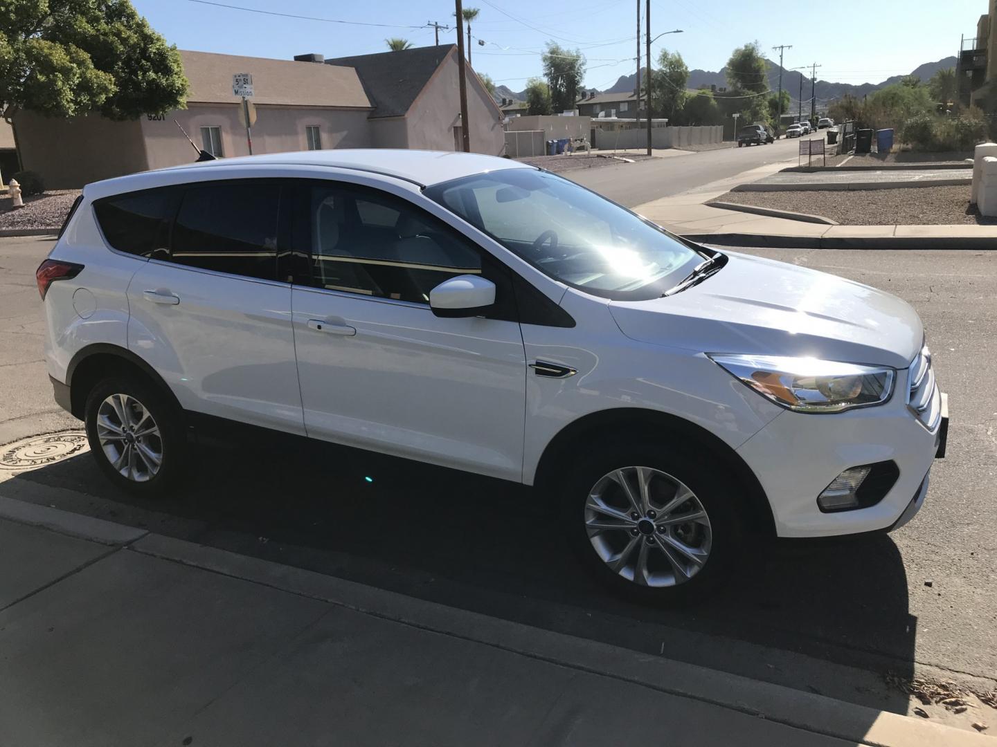 2019 WHITE /gray Ford Escape SE FWD (1FMCU0G9XKU) with an 2.0L L4 DOHC 16V engine, 6A transmission, located at 323 E Dunlap Ave., Phoenix, AZ, 85020, (602) 331-9000, 33.567677, -112.069000 - 2019 FORD ESCAPE SUV ,........ Great condition,.... Automatic, Ice Cold A/C, Beautiful white exterior with dark gray interior, Premium Sound CD, This SUV is gorgeous inside and out, Super clean, Well Maintained, Arizona title , Runs and Drives Excellent.....LOW MILES, ONLY 111k original miles, passe- Photo#6