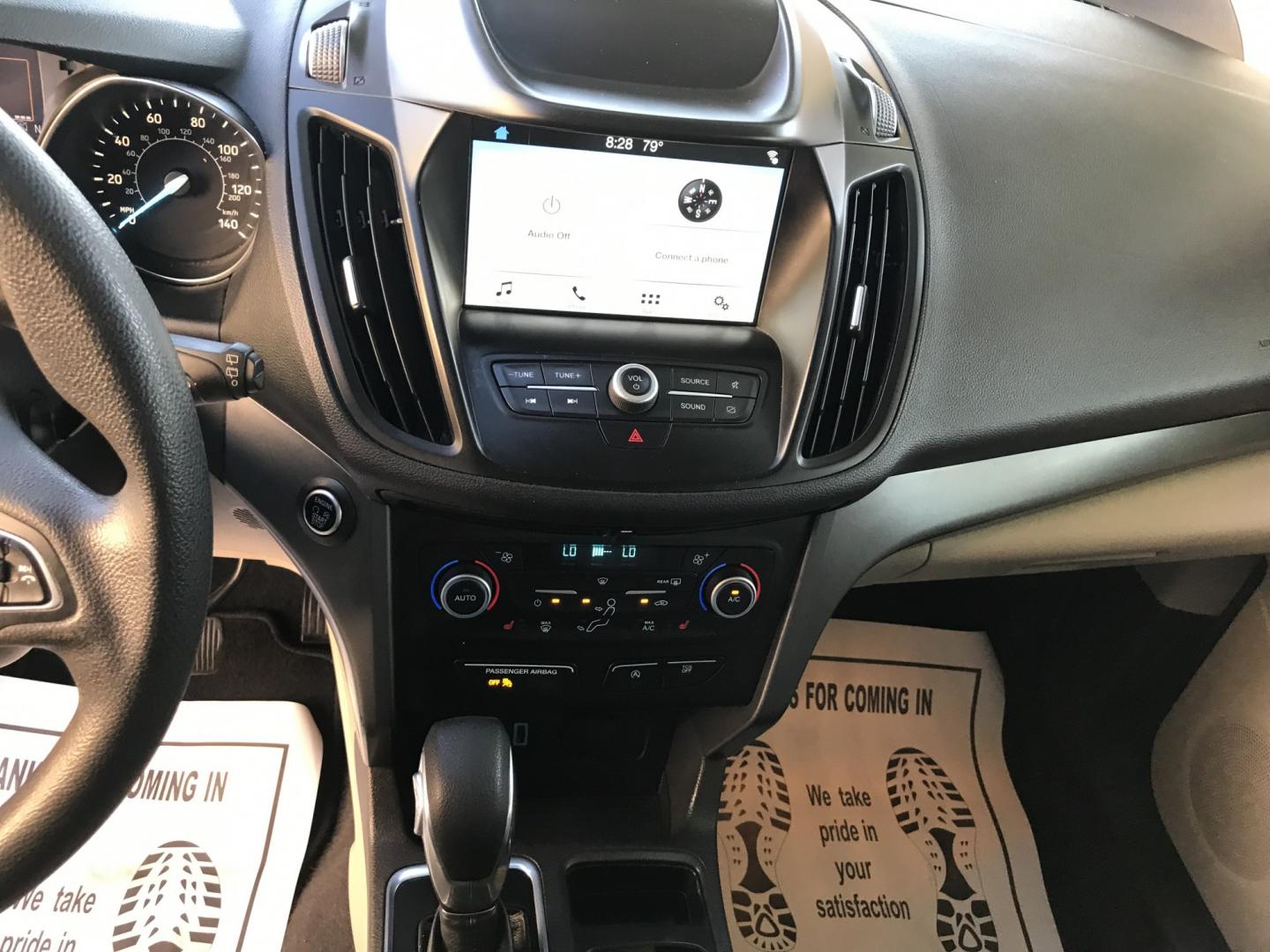 2019 WHITE /gray Ford Escape SE FWD (1FMCU0G9XKU) with an 2.0L L4 DOHC 16V engine, 6A transmission, located at 323 E Dunlap Ave., Phoenix, AZ, 85020, (602) 331-9000, 33.567677, -112.069000 - 2019 FORD ESCAPE SUV ,........ Great condition,.... Automatic, Ice Cold A/C, Beautiful white exterior with dark gray interior, Premium Sound CD, This SUV is gorgeous inside and out, Super clean, Well Maintained, Arizona title , Runs and Drives Excellent.....LOW MILES, ONLY 111k original miles, passe- Photo#14