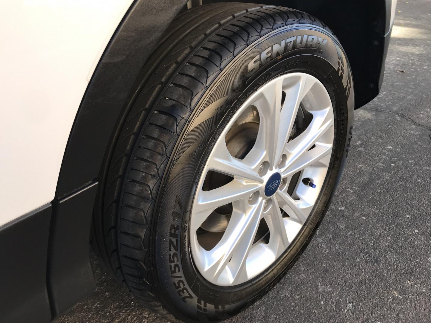 2019 WHITE /gray Ford Escape SE FWD (1FMCU0G9XKU) with an 2.0L L4 DOHC 16V engine, 6A transmission, located at 323 E Dunlap Ave., Phoenix, AZ, 85020, (602) 331-9000, 33.567677, -112.069000 - 2019 FORD ESCAPE SUV ,........ Great condition,.... Automatic, Ice Cold A/C, Beautiful white exterior with dark gray interior, Premium Sound CD, This SUV is gorgeous inside and out, Super clean, Well Maintained, Arizona title , Runs and Drives Excellent.....LOW MILES, ONLY 111k original miles, passe- Photo#17