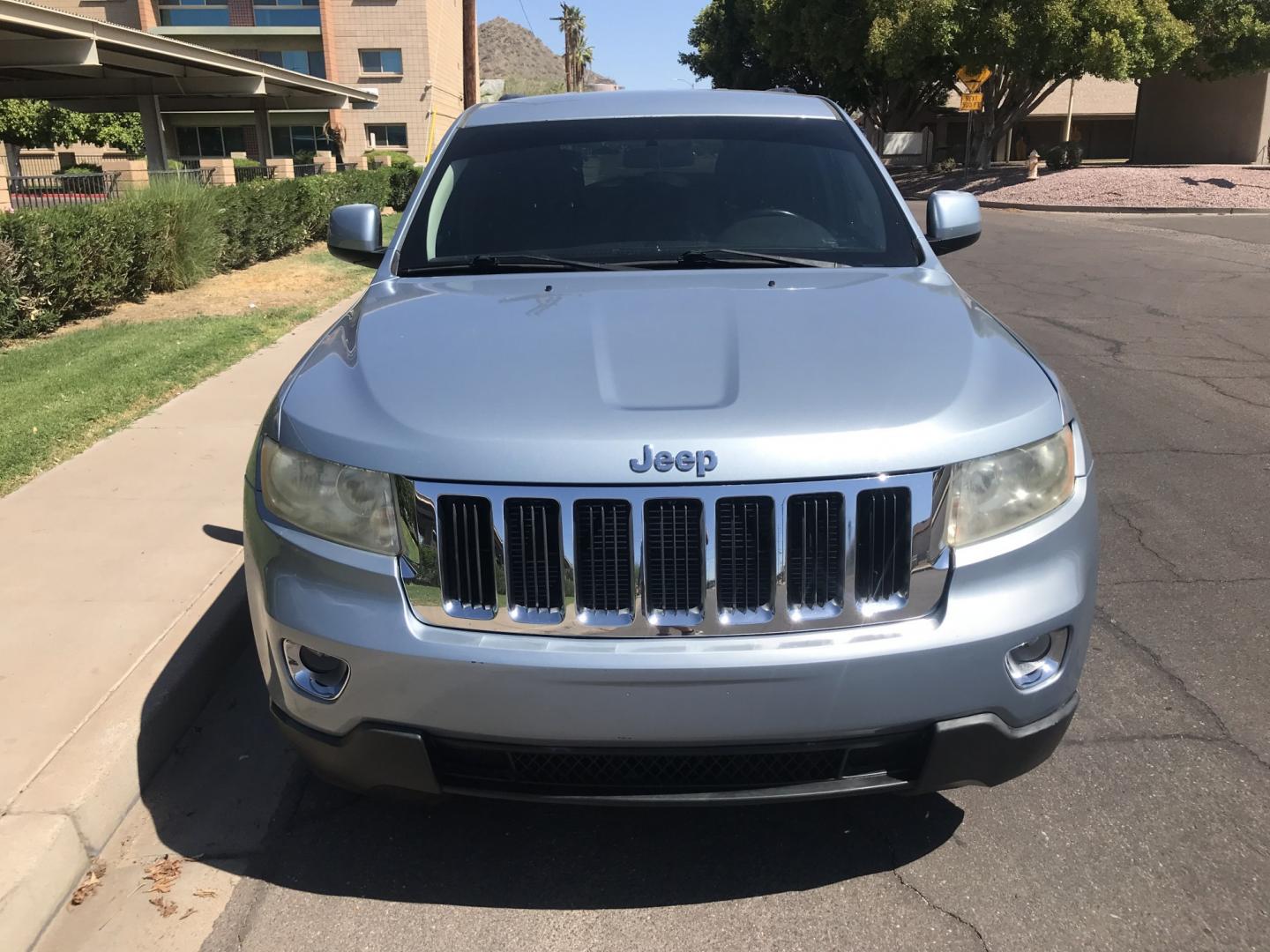 2013 BLUE /gray Jeep Grand Cherokee Laredo 2WD (1C4RJEAG7DC) with an 3.6L V6 DOHC 24V engine, 5-Speed Automatic transmission, located at 323 E Dunlap Ave., Phoenix, AZ, 85020, (602) 331-9000, 33.567677, -112.069000 - 2013 JEEP GRAND CHEROKEE LAREDO SUV ,........ Great condition,.... Automatic, Ice Cold A/C, Beautiful blue exterior with dark gray interior, Premium Sound CD, This SUV is gorgeous inside and out, Super clean, Well Maintained, Arizona title , Runs and Drives Excellent.....LOW MILES, ONLY 153k origina- Photo#3