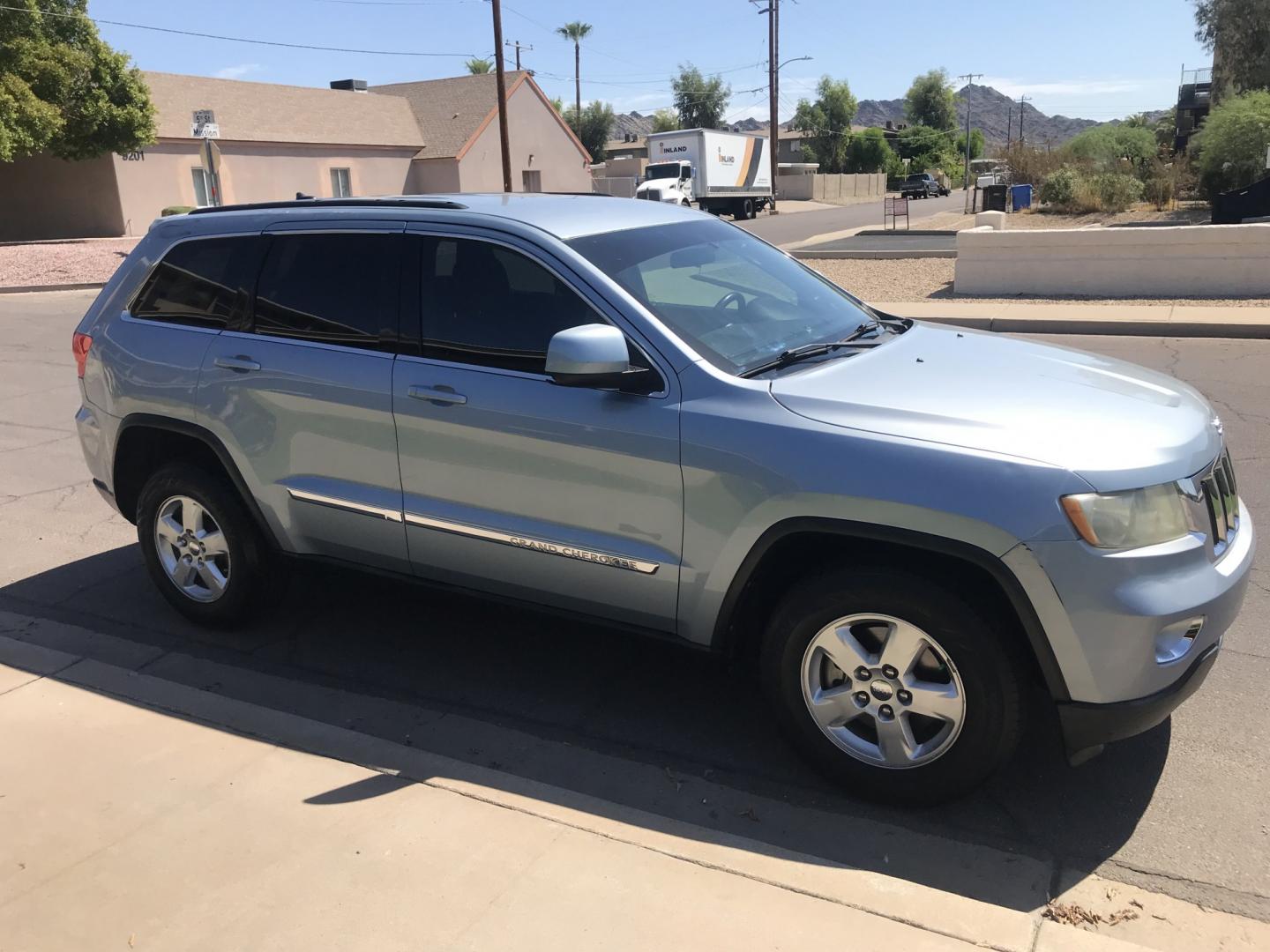 2013 BLUE /gray Jeep Grand Cherokee Laredo 2WD (1C4RJEAG7DC) with an 3.6L V6 DOHC 24V engine, 5-Speed Automatic transmission, located at 323 E Dunlap Ave., Phoenix, AZ, 85020, (602) 331-9000, 33.567677, -112.069000 - 2013 JEEP GRAND CHEROKEE LAREDO SUV ,........ Great condition,.... Automatic, Ice Cold A/C, Beautiful blue exterior with dark gray interior, Premium Sound CD, This SUV is gorgeous inside and out, Super clean, Well Maintained, Arizona title , Runs and Drives Excellent.....LOW MILES, ONLY 153k origina- Photo#6