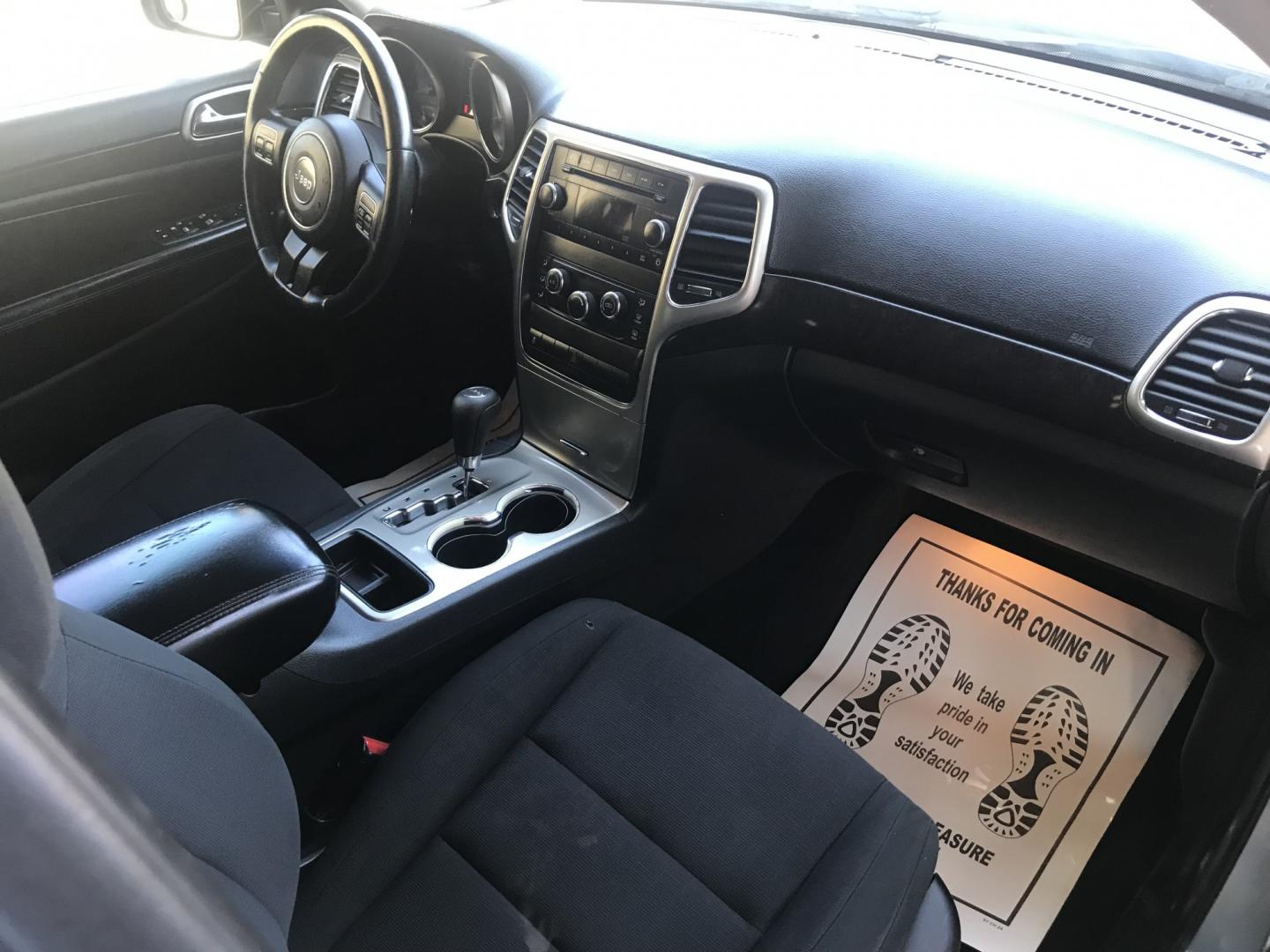2013 BLUE /gray Jeep Grand Cherokee Laredo 2WD (1C4RJEAG7DC) with an 3.6L V6 DOHC 24V engine, 5-Speed Automatic transmission, located at 323 E Dunlap Ave., Phoenix, AZ, 85020, (602) 331-9000, 33.567677, -112.069000 - 2013 JEEP GRAND CHEROKEE LAREDO SUV ,........ Great condition,.... Automatic, Ice Cold A/C, Beautiful blue exterior with dark gray interior, Premium Sound CD, This SUV is gorgeous inside and out, Super clean, Well Maintained, Arizona title , Runs and Drives Excellent.....LOW MILES, ONLY 153k origina- Photo#7