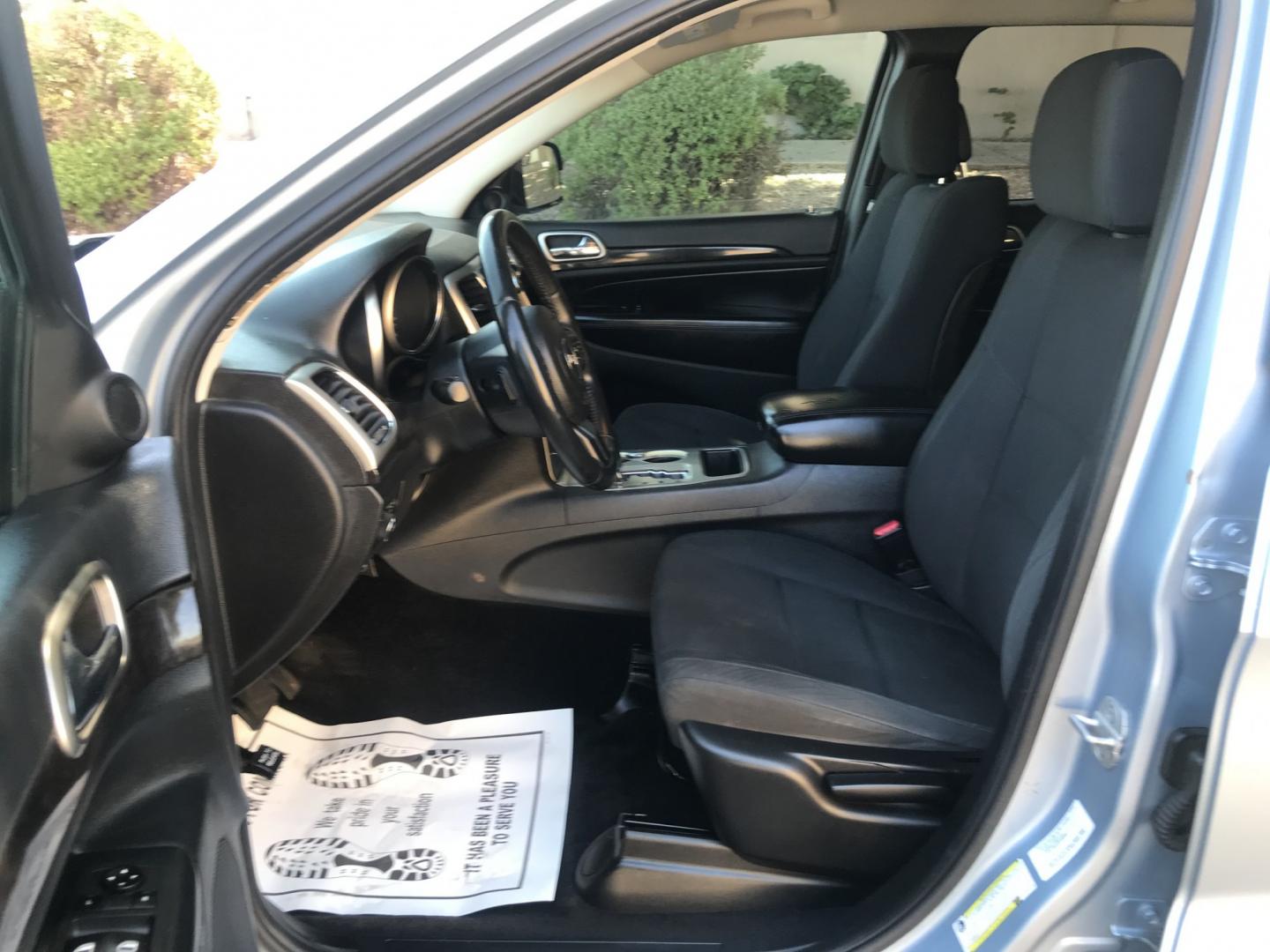 2013 BLUE /gray Jeep Grand Cherokee Laredo 2WD (1C4RJEAG7DC) with an 3.6L V6 DOHC 24V engine, 5-Speed Automatic transmission, located at 323 E Dunlap Ave., Phoenix, AZ, 85020, (602) 331-9000, 33.567677, -112.069000 - 2013 JEEP GRAND CHEROKEE LAREDO SUV ,........ Great condition,.... Automatic, Ice Cold A/C, Beautiful blue exterior with dark gray interior, Premium Sound CD, This SUV is gorgeous inside and out, Super clean, Well Maintained, Arizona title , Runs and Drives Excellent.....LOW MILES, ONLY 153k origina- Photo#12