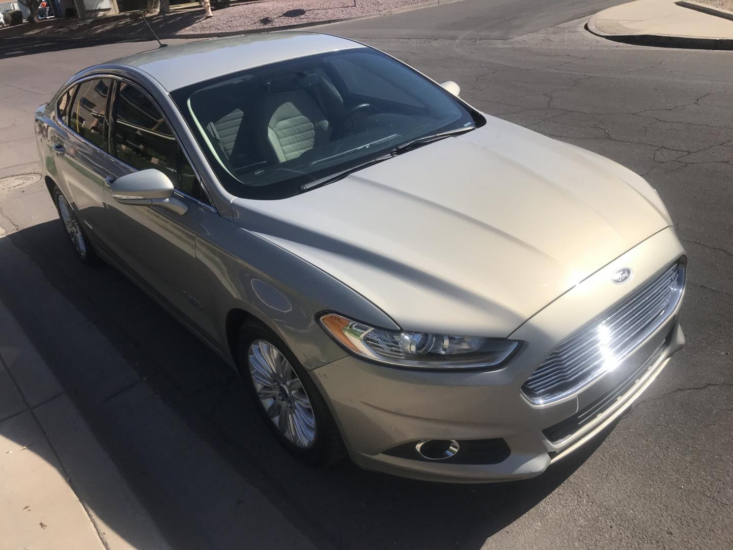 2015 gold /tan Ford Fusion Energi SE (3FA6P0PU9FR) with an 2.0L L4 DOHC 16V HYBRID engine, CVT transmission, located at 323 E Dunlap Ave., Phoenix, AZ, 85020, (602) 331-9000, 33.567677, -112.069000 - 2015 Ford Fusion HYBRID ,........GREAT condition, A Real Must See!!.... LOW 120k miles, Automatic, Power Options, Premium Sound CD, Ice cold ac, Clean gold exterior with beige seats, clean Arizona title, Runs and Drives Excellent. Very clean inside and out, SUPER ECONOMICAL Sedan, Any questions Call- Photo#5