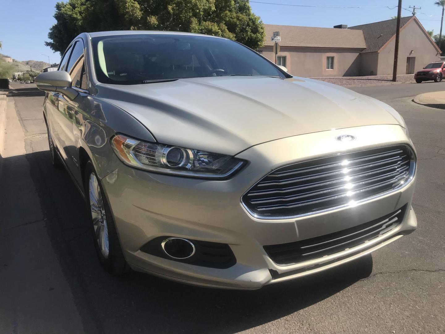 2015 gold /tan Ford Fusion Energi SE (3FA6P0PU9FR) with an 2.0L L4 DOHC 16V HYBRID engine, CVT transmission, located at 323 E Dunlap Ave., Phoenix, AZ, 85020, (602) 331-9000, 33.567677, -112.069000 - 2015 Ford Fusion HYBRID ,........GREAT condition, A Real Must See!!.... LOW 120k miles, Automatic, Power Options, Premium Sound CD, Ice cold ac, Clean gold exterior with beige seats, clean Arizona title, Runs and Drives Excellent. Very clean inside and out, SUPER ECONOMICAL Sedan, Any questions Call- Photo#4
