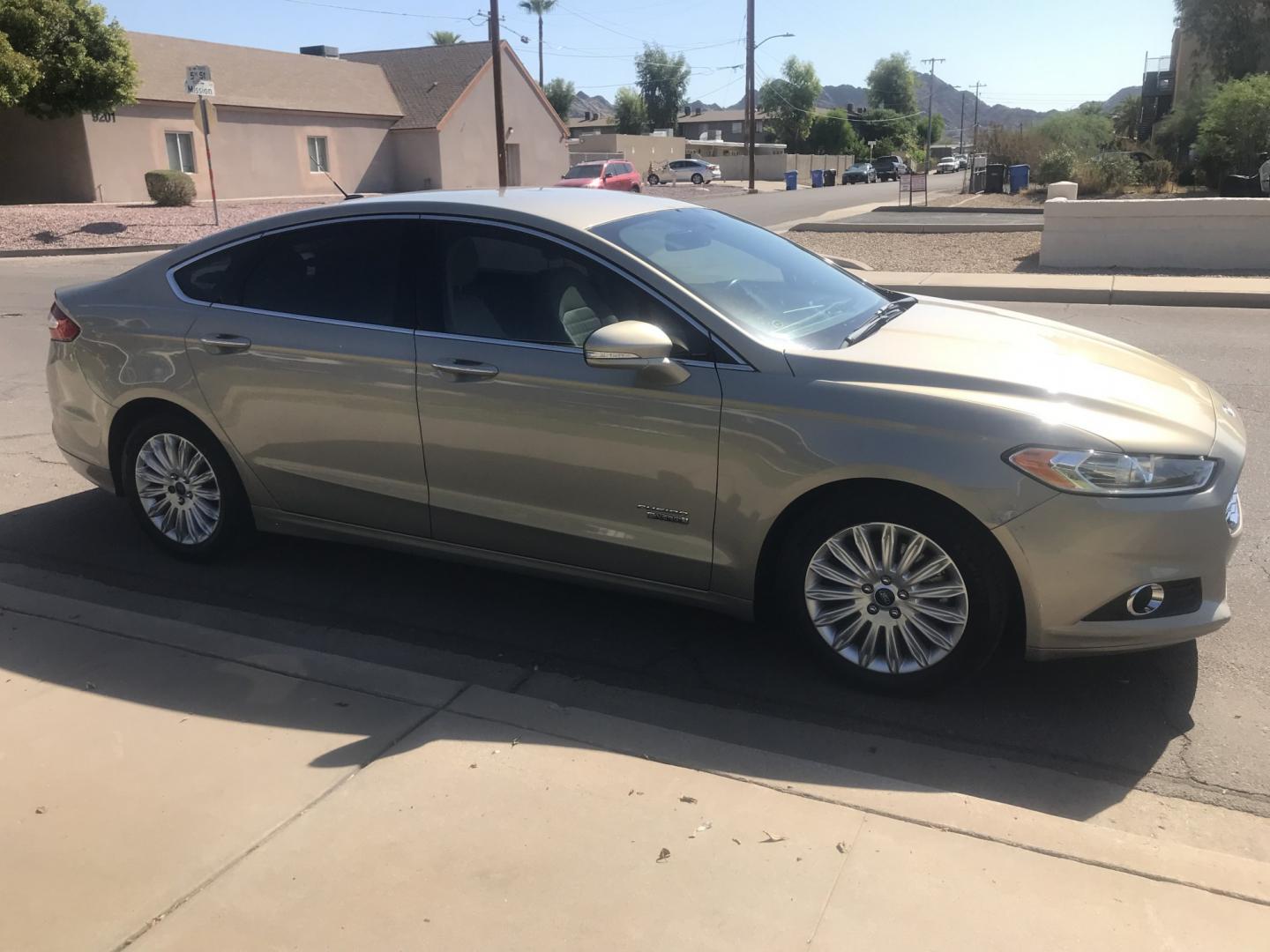 2015 gold /tan Ford Fusion Energi SE (3FA6P0PU9FR) with an 2.0L L4 DOHC 16V HYBRID engine, CVT transmission, located at 323 E Dunlap Ave., Phoenix, AZ, 85020, (602) 331-9000, 33.567677, -112.069000 - 2015 Ford Fusion HYBRID ,........GREAT condition, A Real Must See!!.... LOW 120k miles, Automatic, Power Options, Premium Sound CD, Ice cold ac, Clean gold exterior with beige seats, clean Arizona title, Runs and Drives Excellent. Very clean inside and out, SUPER ECONOMICAL Sedan, Any questions Call- Photo#6