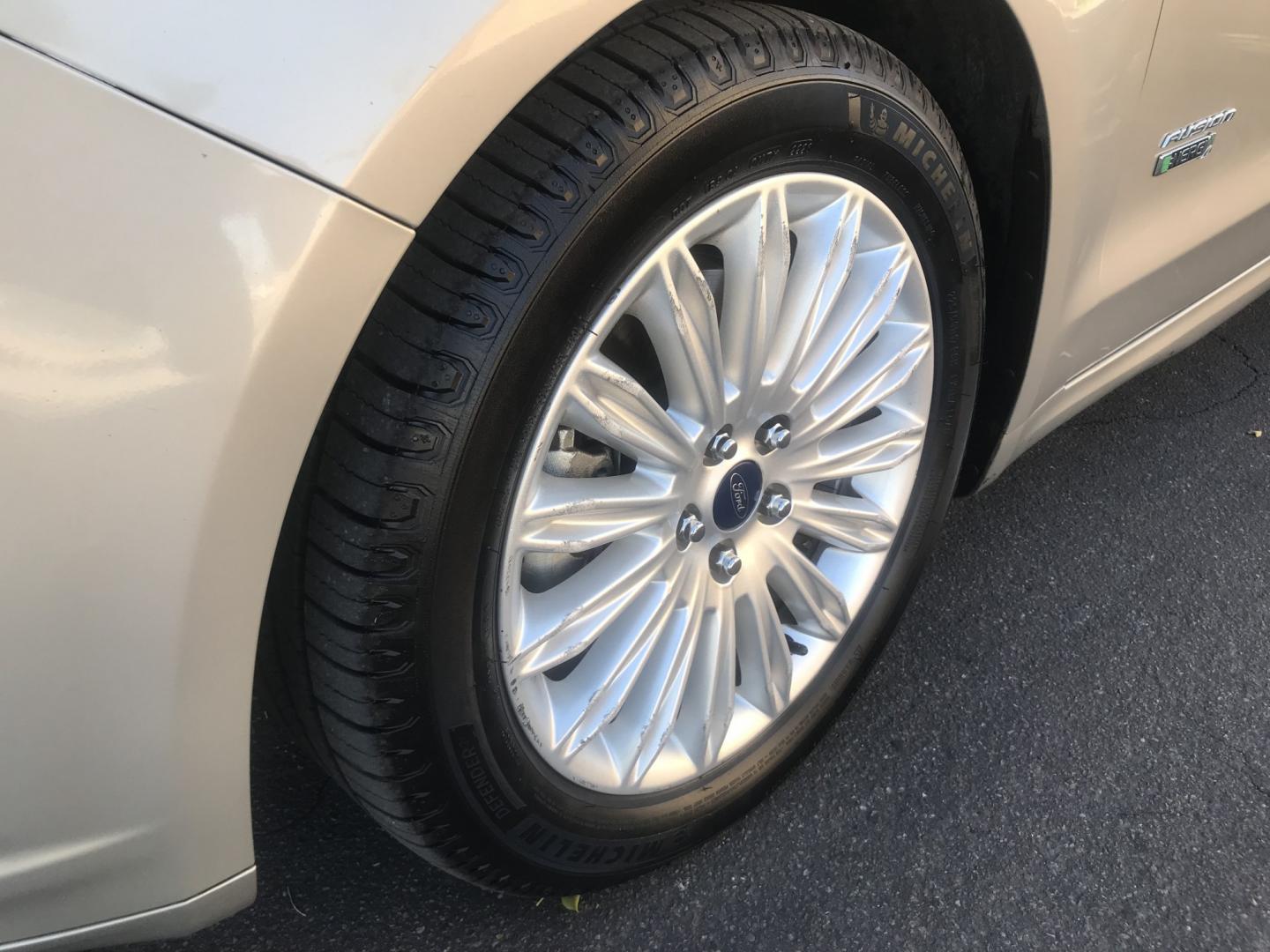 2015 gold /tan Ford Fusion Energi SE (3FA6P0PU9FR) with an 2.0L L4 DOHC 16V HYBRID engine, CVT transmission, located at 323 E Dunlap Ave., Phoenix, AZ, 85020, (602) 331-9000, 33.567677, -112.069000 - 2015 Ford Fusion HYBRID ,........GREAT condition, A Real Must See!!.... LOW 120k miles, Automatic, Power Options, Premium Sound CD, Ice cold ac, Clean gold exterior with beige seats, clean Arizona title, Runs and Drives Excellent. Very clean inside and out, SUPER ECONOMICAL Sedan, Any questions Call- Photo#15