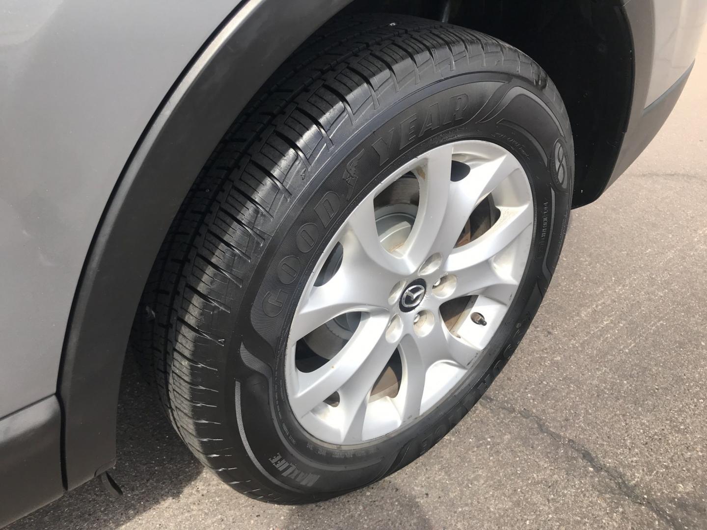 2013 gray /black Mazda CX-9 Sport AWD (JM3TB3BV7D0) with an 3.7L V6 DOHC 24V engine, 6A transmission, located at 323 E Dunlap Ave., Phoenix, AZ, 85020, (602) 331-9000, 33.567677, -112.069000 - 2013 MAZDA CX-9 4WD AWD SUV ......3RD ROW SEATING, Great Family SUV .... A Must See!!..... Automatic, 3.7L Engine, Cold cold AC. Loaded with Power Options,154k Original miles, Clean Arizona title , Runs and Drives Excellent. , passed emissions. Call or text Dave 602-331-9000 thanks for lookin- Photo#17