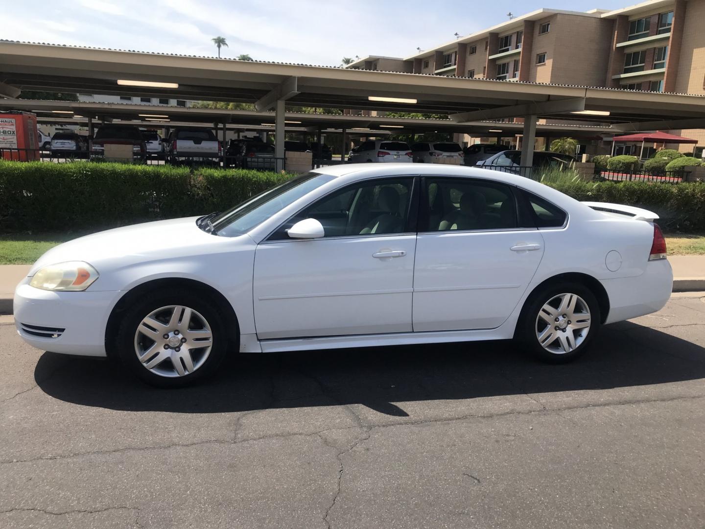 2013 WHITE /gray Chevrolet Impala LT (2G1WB5E3XD1) with an 3.6L V6 DOHC 16V FFV engine, 6-Speed Automatic transmission, located at 323 E Dunlap Ave., Phoenix, AZ, 85020, (602) 331-9000, 33.567677, -112.069000 - 2013 CHEVY IMPALA LT ,........ Automatic, Ice Cold A/C, Beautiful white exterior with gray interior, Premium Sound CD, Michelin tires, This sedan is gorgeous inside and out, Super clean, Well Maintained, Arizona title , Runs and Drives Excellent.....196k original miles, passed emissions..... Call- Photo#2