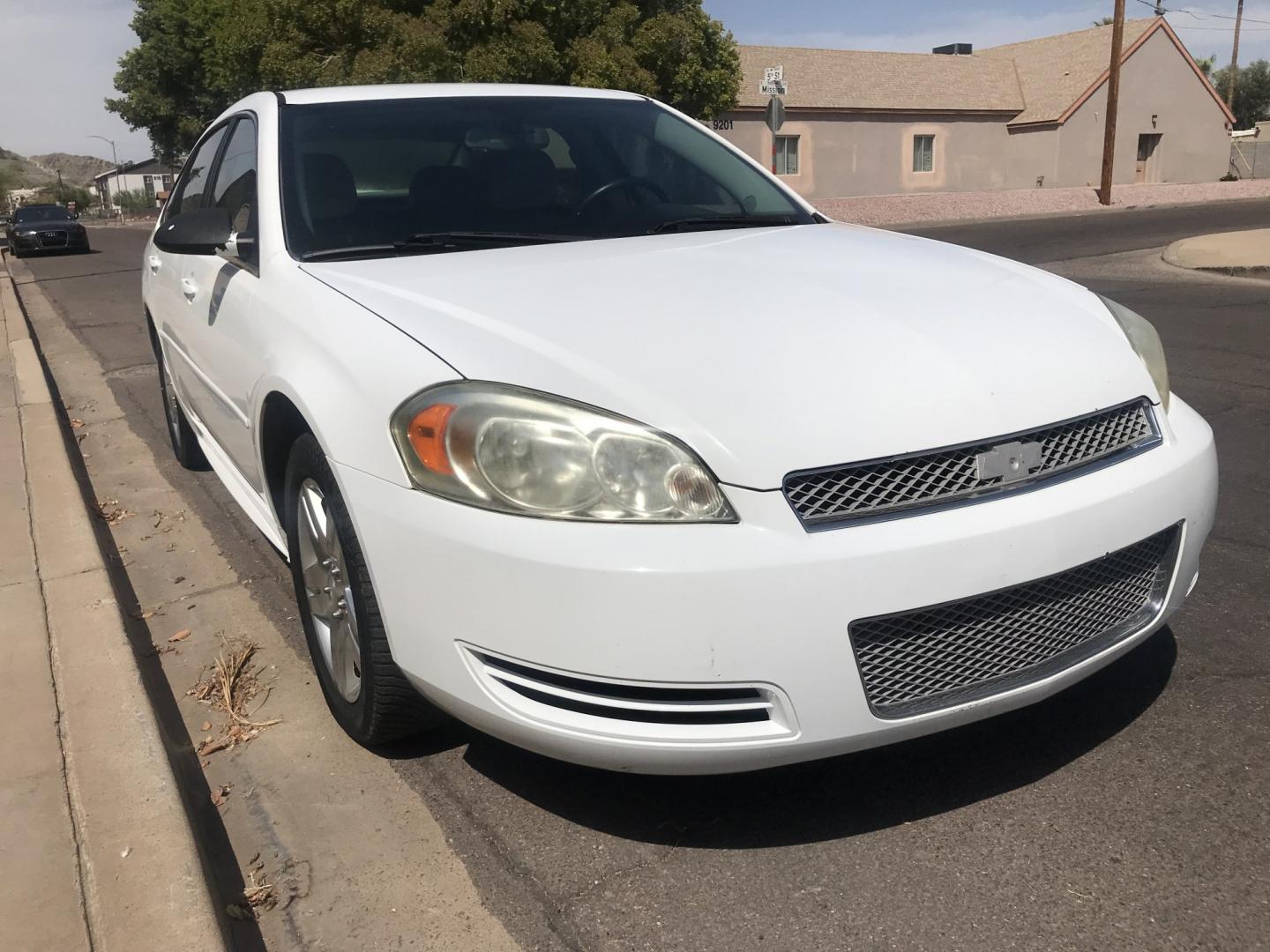 2013 WHITE /gray Chevrolet Impala LT (2G1WB5E3XD1) with an 3.6L V6 DOHC 16V FFV engine, 6-Speed Automatic transmission, located at 323 E Dunlap Ave., Phoenix, AZ, 85020, (602) 331-9000, 33.567677, -112.069000 - 2013 CHEVY IMPALA LT ,........ Automatic, Ice Cold A/C, Beautiful white exterior with gray interior, Premium Sound CD, Michelin tires, This sedan is gorgeous inside and out, Super clean, Well Maintained, Arizona title , Runs and Drives Excellent.....196k original miles, passed emissions..... Call- Photo#4