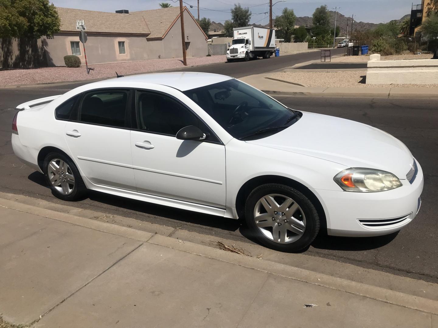 2013 WHITE /gray Chevrolet Impala LT (2G1WB5E3XD1) with an 3.6L V6 DOHC 16V FFV engine, 6-Speed Automatic transmission, located at 323 E Dunlap Ave., Phoenix, AZ, 85020, (602) 331-9000, 33.567677, -112.069000 - 2013 CHEVY IMPALA LT ,........ Automatic, Ice Cold A/C, Beautiful white exterior with gray interior, Premium Sound CD, Michelin tires, This sedan is gorgeous inside and out, Super clean, Well Maintained, Arizona title , Runs and Drives Excellent.....196k original miles, passed emissions..... Call- Photo#6