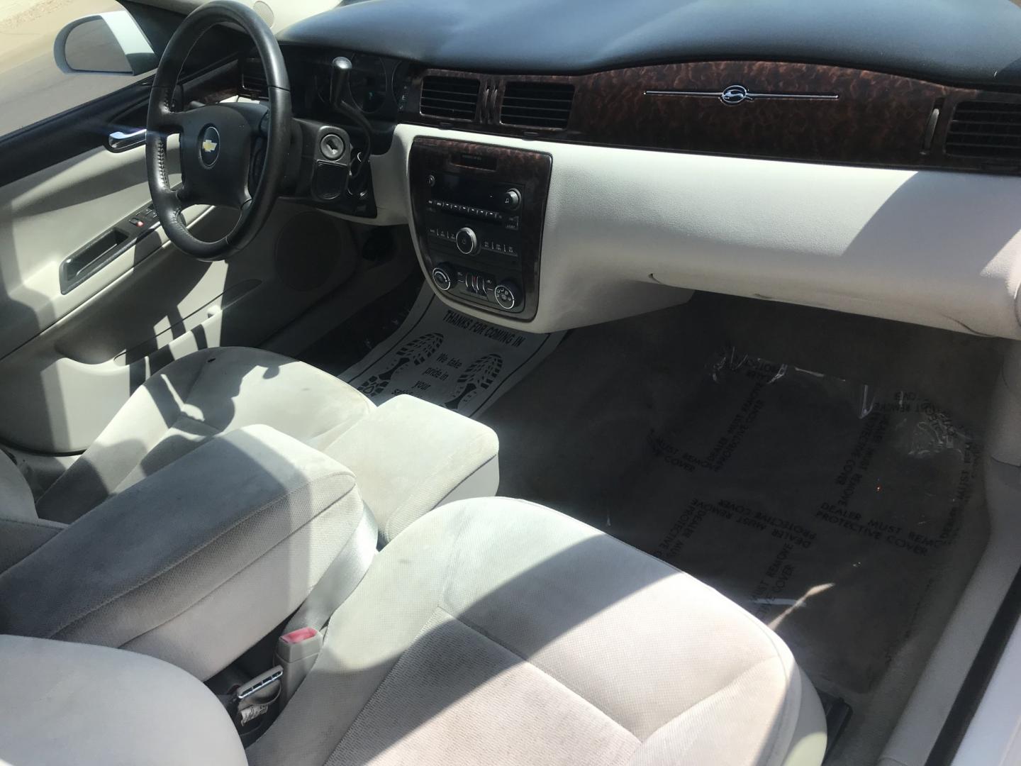 2013 WHITE /gray Chevrolet Impala LT (2G1WB5E3XD1) with an 3.6L V6 DOHC 16V FFV engine, 6-Speed Automatic transmission, located at 323 E Dunlap Ave., Phoenix, AZ, 85020, (602) 331-9000, 33.567677, -112.069000 - 2013 CHEVY IMPALA LT ,........ Automatic, Ice Cold A/C, Beautiful white exterior with gray interior, Premium Sound CD, Michelin tires, This sedan is gorgeous inside and out, Super clean, Well Maintained, Arizona title , Runs and Drives Excellent.....196k original miles, passed emissions..... Call- Photo#7