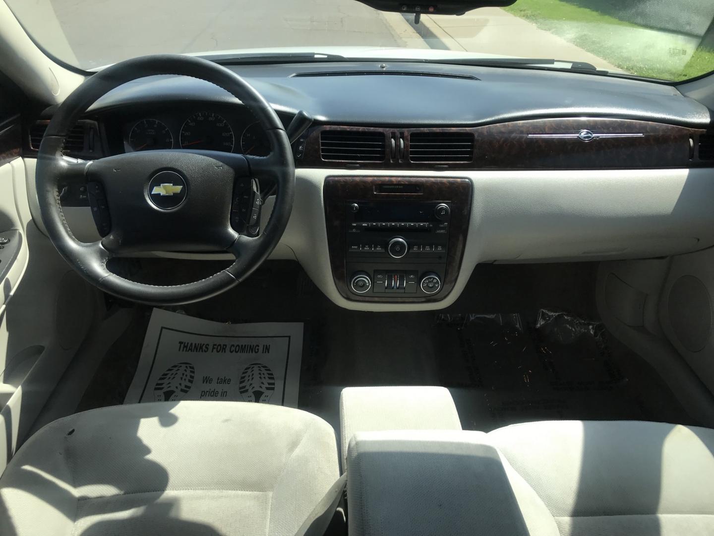 2013 WHITE /gray Chevrolet Impala LT (2G1WB5E3XD1) with an 3.6L V6 DOHC 16V FFV engine, 6-Speed Automatic transmission, located at 323 E Dunlap Ave., Phoenix, AZ, 85020, (602) 331-9000, 33.567677, -112.069000 - 2013 CHEVY IMPALA LT ,........ Automatic, Ice Cold A/C, Beautiful white exterior with gray interior, Premium Sound CD, Michelin tires, This sedan is gorgeous inside and out, Super clean, Well Maintained, Arizona title , Runs and Drives Excellent.....196k original miles, passed emissions..... Call- Photo#10