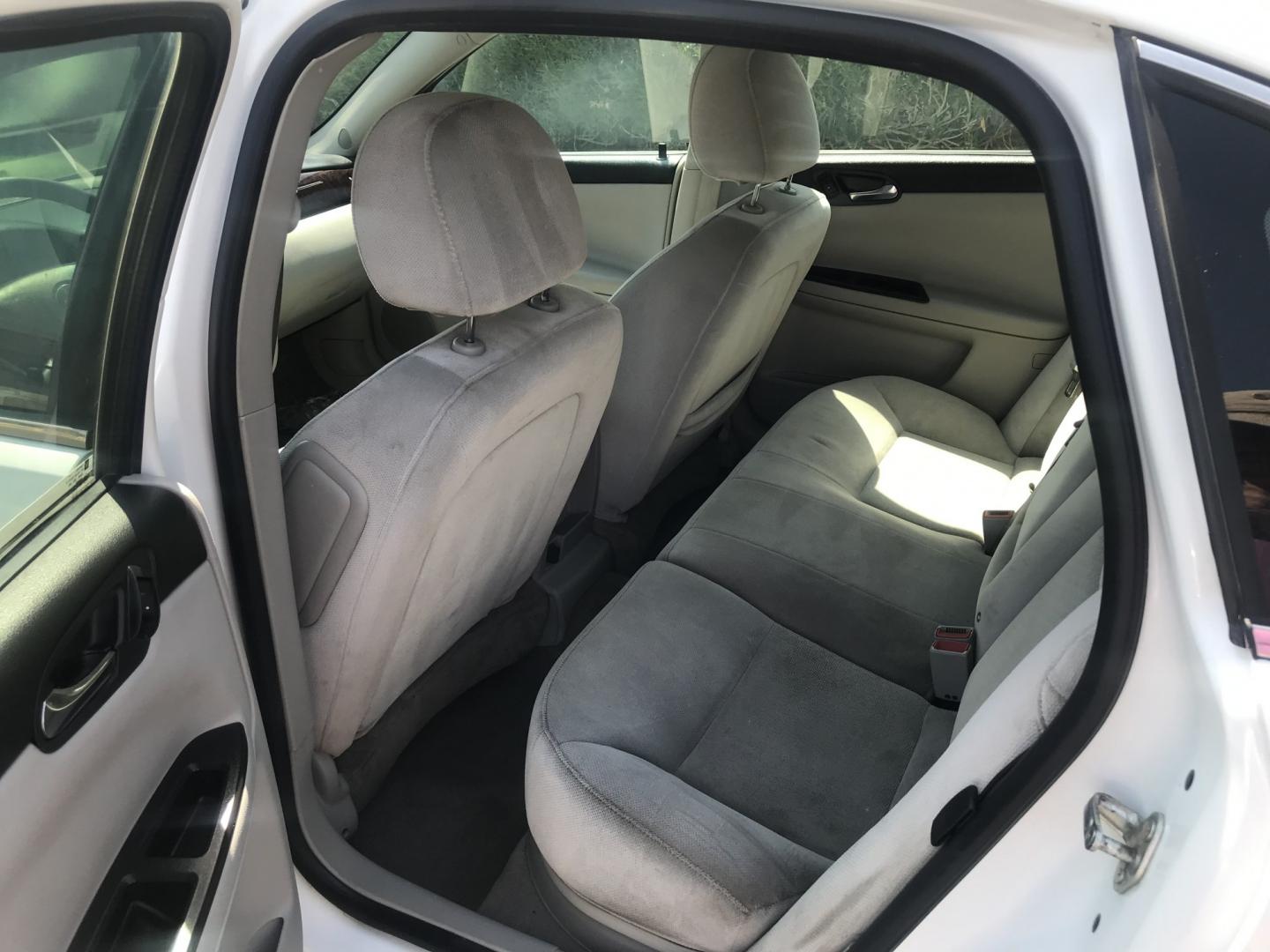 2013 WHITE /gray Chevrolet Impala LT (2G1WB5E3XD1) with an 3.6L V6 DOHC 16V FFV engine, 6-Speed Automatic transmission, located at 323 E Dunlap Ave., Phoenix, AZ, 85020, (602) 331-9000, 33.567677, -112.069000 - 2013 CHEVY IMPALA LT ,........ Automatic, Ice Cold A/C, Beautiful white exterior with gray interior, Premium Sound CD, Michelin tires, This sedan is gorgeous inside and out, Super clean, Well Maintained, Arizona title , Runs and Drives Excellent.....196k original miles, passed emissions..... Call- Photo#11