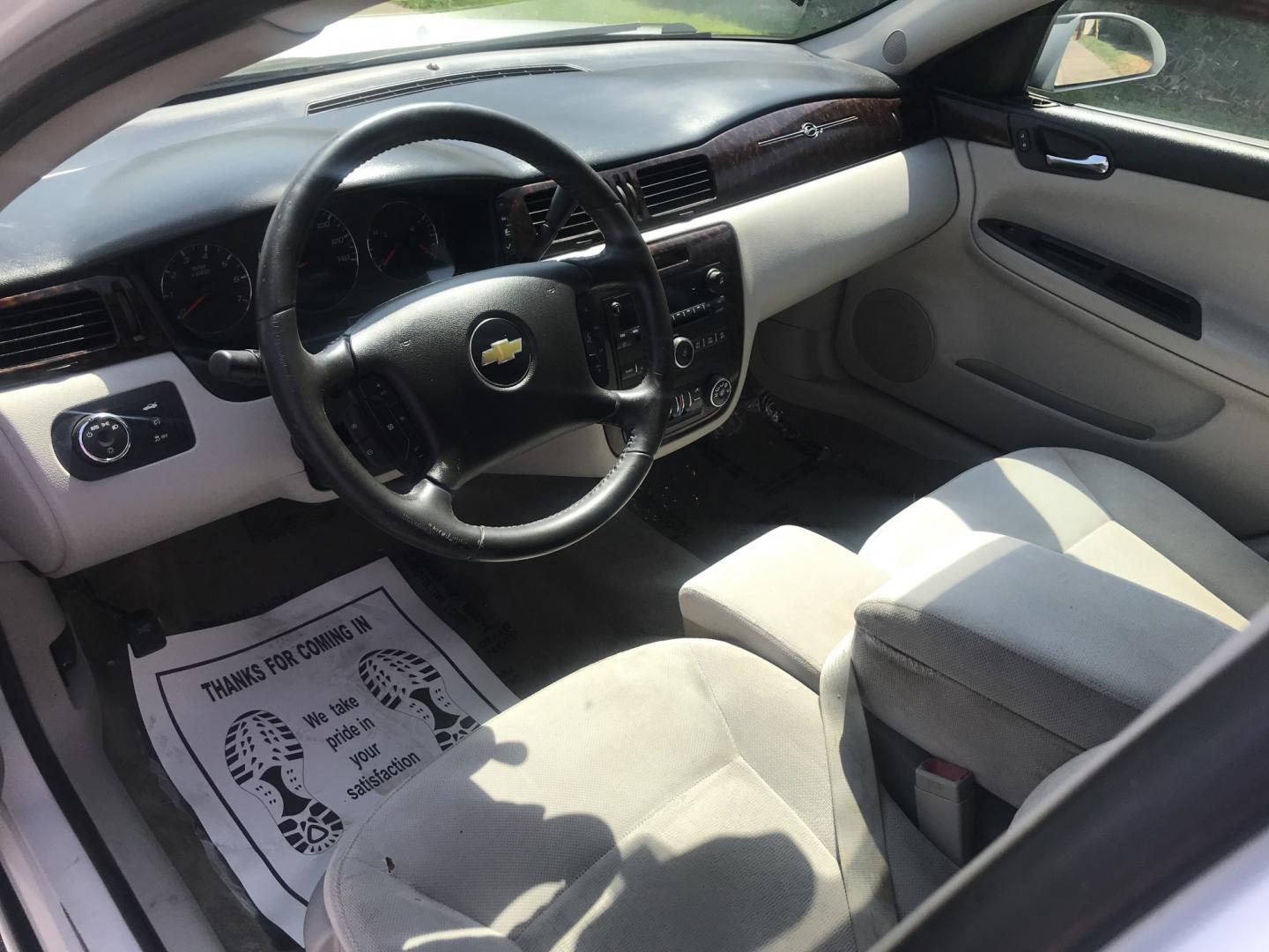 2013 WHITE /gray Chevrolet Impala LT (2G1WB5E3XD1) with an 3.6L V6 DOHC 16V FFV engine, 6-Speed Automatic transmission, located at 323 E Dunlap Ave., Phoenix, AZ, 85020, (602) 331-9000, 33.567677, -112.069000 - 2013 CHEVY IMPALA LT ,........ Automatic, Ice Cold A/C, Beautiful white exterior with gray interior, Premium Sound CD, Michelin tires, This sedan is gorgeous inside and out, Super clean, Well Maintained, Arizona title , Runs and Drives Excellent.....196k original miles, passed emissions..... Call- Photo#12