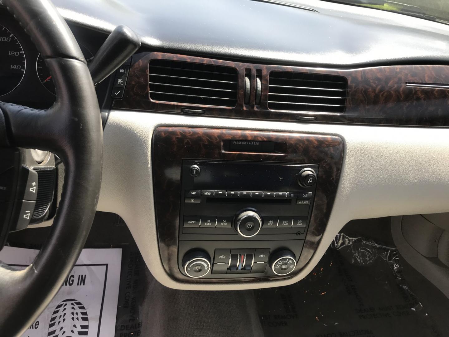 2013 WHITE /gray Chevrolet Impala LT (2G1WB5E3XD1) with an 3.6L V6 DOHC 16V FFV engine, 6-Speed Automatic transmission, located at 323 E Dunlap Ave., Phoenix, AZ, 85020, (602) 331-9000, 33.567677, -112.069000 - 2013 CHEVY IMPALA LT ,........ Automatic, Ice Cold A/C, Beautiful white exterior with gray interior, Premium Sound CD, Michelin tires, This sedan is gorgeous inside and out, Super clean, Well Maintained, Arizona title , Runs and Drives Excellent.....196k original miles, passed emissions..... Call- Photo#14