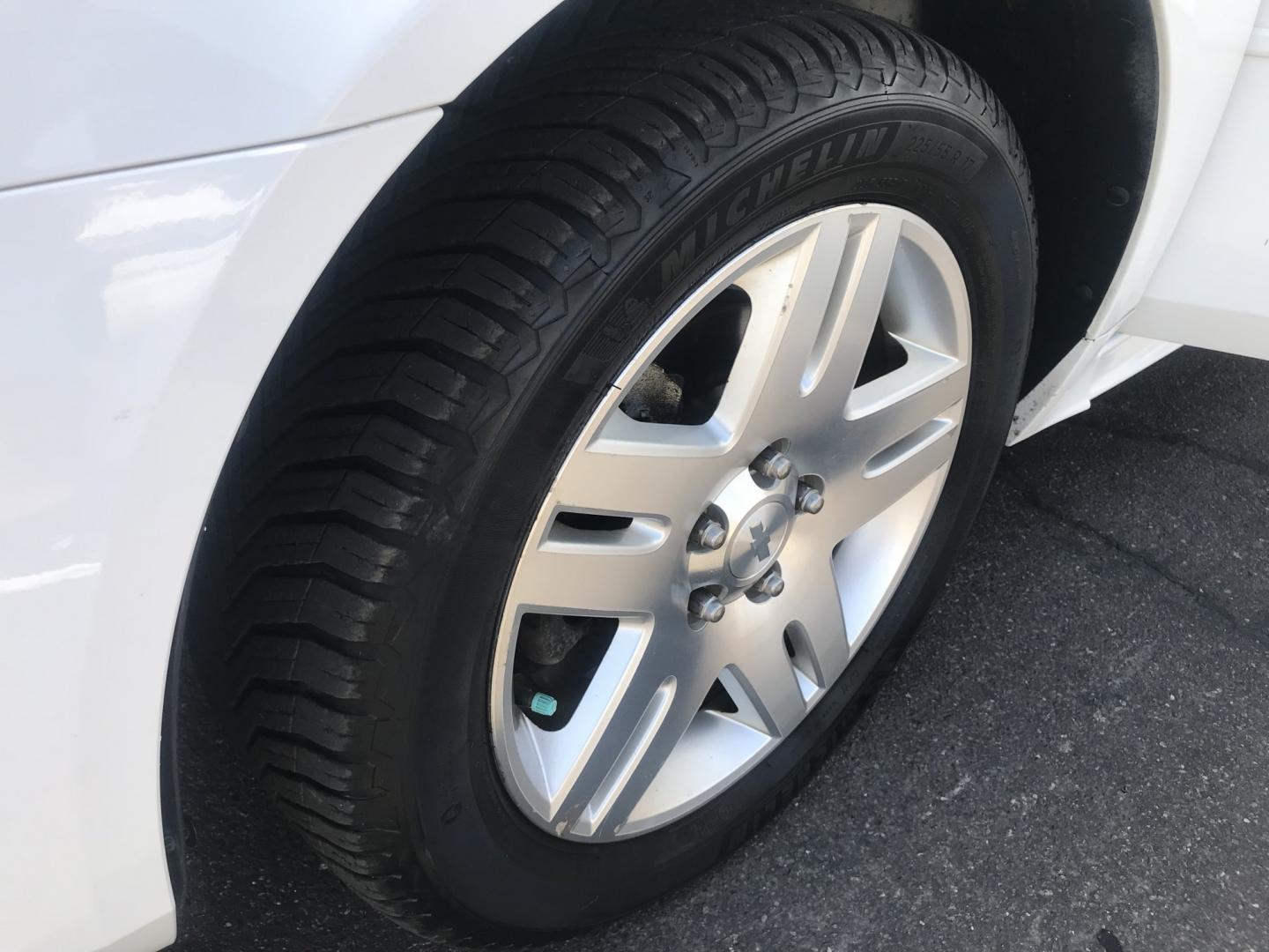2013 WHITE /gray Chevrolet Impala LT (2G1WB5E3XD1) with an 3.6L V6 DOHC 16V FFV engine, 6-Speed Automatic transmission, located at 323 E Dunlap Ave., Phoenix, AZ, 85020, (602) 331-9000, 33.567677, -112.069000 - 2013 CHEVY IMPALA LT ,........ Automatic, Ice Cold A/C, Beautiful white exterior with gray interior, Premium Sound CD, Michelin tires, This sedan is gorgeous inside and out, Super clean, Well Maintained, Arizona title , Runs and Drives Excellent.....196k original miles, passed emissions..... Call- Photo#16