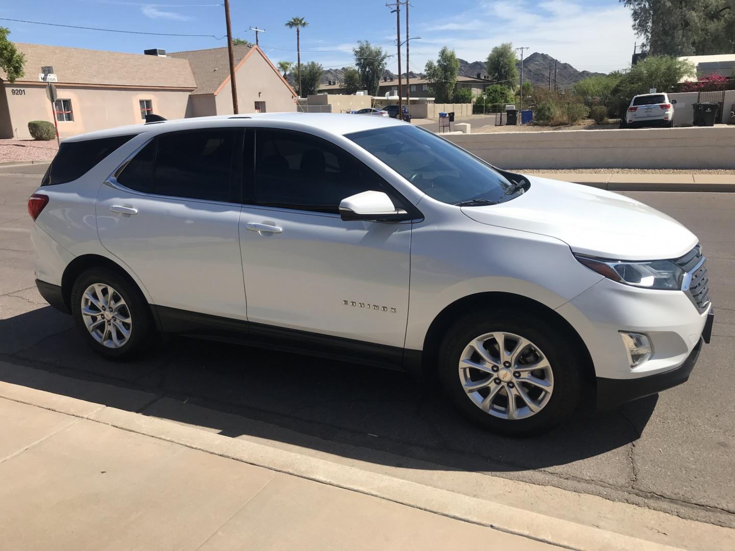 2019 WHITE /gray Chevrolet Equinox LT AWD (2GNAXUEV6K6) with an 1.5L L4 DOHC 16V TURBO engine, 6A transmission, located at 323 E Dunlap Ave., Phoenix, AZ, 85020, (602) 331-9000, 33.567677, -112.069000 - 2019 Chevrolet Equinox LT 4WD AWD ,..... Super Economical SUV.. Automatic, 4cyl. 1.5L..... Cold A/C, White and gray interior with cloth seats, Backup Camera, Premium Sound CD, Power Options, Incredible gas mileage! Arizona title , Runs and Drives Excellent.....Well Maintained, 177k miles, passed emi- Photo#6