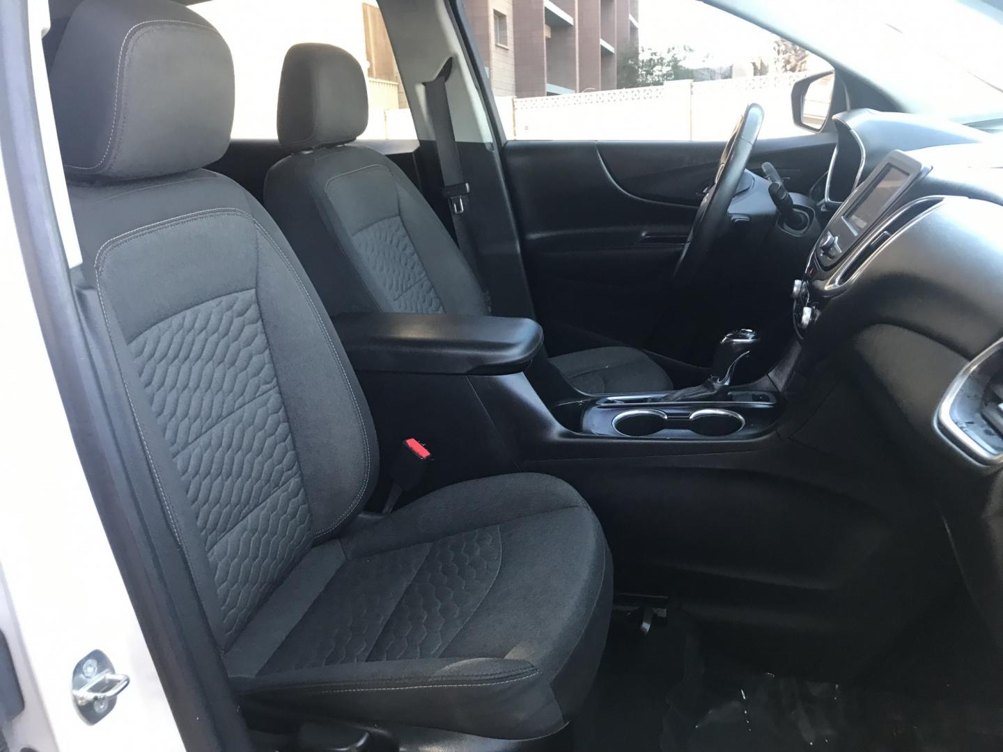 2019 WHITE /gray Chevrolet Equinox LT AWD (2GNAXUEV6K6) with an 1.5L L4 DOHC 16V TURBO engine, 6A transmission, located at 323 E Dunlap Ave., Phoenix, AZ, 85020, (602) 331-9000, 33.567677, -112.069000 - 2019 Chevrolet Equinox LT 4WD AWD ,..... Super Economical SUV.. Automatic, 4cyl. 1.5L..... Cold A/C, White and gray interior with cloth seats, Backup Camera, Premium Sound CD, Power Options, Incredible gas mileage! Arizona title , Runs and Drives Excellent.....Well Maintained, 177k miles, passed emi- Photo#8