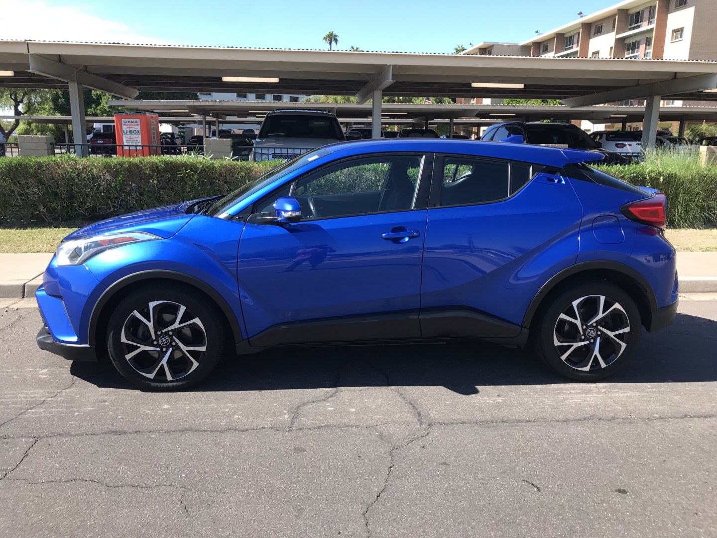 2018 BLUE /gray Toyota C-HR XLE (NMTKHMBX0JR) with an 2.0L L4 DOHC 16V engine, CVT transmission, located at 323 E Dunlap Ave., Phoenix, AZ, 85020, (602) 331-9000, 33.567677, -112.069000 - 2018 TOYOTA C-HR SUV,.......GREAT condition, ONLY 135K MILES!!.... Ice Cold A/C, Blue and gray interior with gray cloth seats in near perfect condition, Newer Tires, Power Options, Stereo/CD Player, This suv is gorgeous inside and out, Incredible gas mileage! Arizona title , SUPER ECONOMICAL SUV, Ru- Photo#2