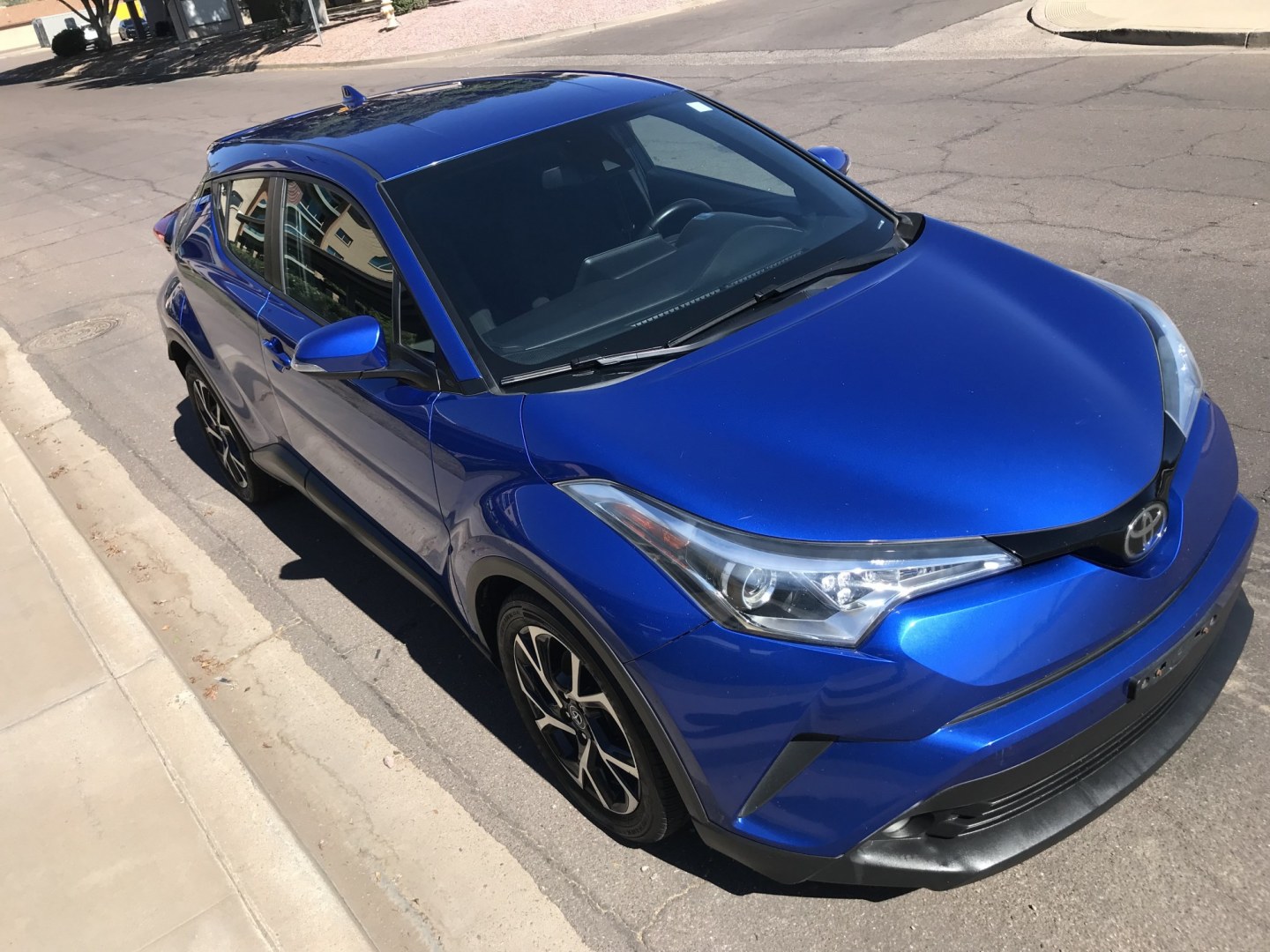 2018 BLUE /gray Toyota C-HR XLE (NMTKHMBX0JR) with an 2.0L L4 DOHC 16V engine, CVT transmission, located at 323 E Dunlap Ave., Phoenix, AZ, 85020, (602) 331-9000, 33.567677, -112.069000 - 2018 TOYOTA C-HR SUV,.......GREAT condition, ONLY 135K MILES!!.... Ice Cold A/C, Blue and gray interior with gray cloth seats in near perfect condition, Newer Tires, Power Options, Stereo/CD Player, This suv is gorgeous inside and out, Incredible gas mileage! Arizona title , SUPER ECONOMICAL SUV, Ru- Photo#5