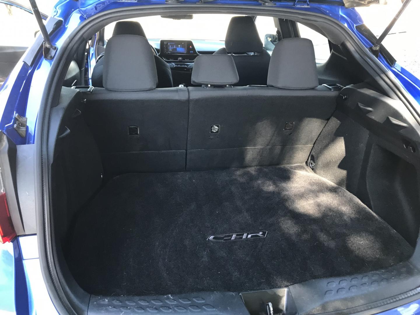 2018 BLUE /gray Toyota C-HR XLE (NMTKHMBX0JR) with an 2.0L L4 DOHC 16V engine, CVT transmission, located at 323 E Dunlap Ave., Phoenix, AZ, 85020, (602) 331-9000, 33.567677, -112.069000 - 2018 TOYOTA C-HR SUV,.......GREAT condition, ONLY 135K MILES!!.... Ice Cold A/C, Blue and gray interior with gray cloth seats in near perfect condition, Newer Tires, Power Options, Stereo/CD Player, This suv is gorgeous inside and out, Incredible gas mileage! Arizona title , SUPER ECONOMICAL SUV, Ru- Photo#16
