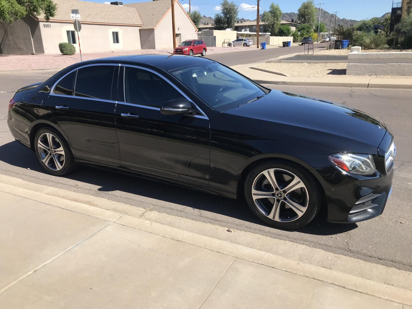2018 black /black Mercedes-Benz E-Class E300 Luxury Sedan (WDDZF4JB9JA) with an 3.5L V6 DOHC 24V engine, 7A transmission, located at 323 E Dunlap Ave., Phoenix, AZ, 85020, (602) 331-9000, 33.567677, -112.069000 - LUXURY 2018 MERCEDES BENZ E300 Sedan,.........GREAT CONDITION...... Automatic, 2.0L TURBO CHARGED Engine, Power Options, Cold AC, Leather Interior, Sunroof, Premium Sound CD, Alloy Wheels,LOW 120k original miles, Clean Title. Well Maintained, A Must See !!! Priced to sell @ $14495 . Call or te- Photo#6