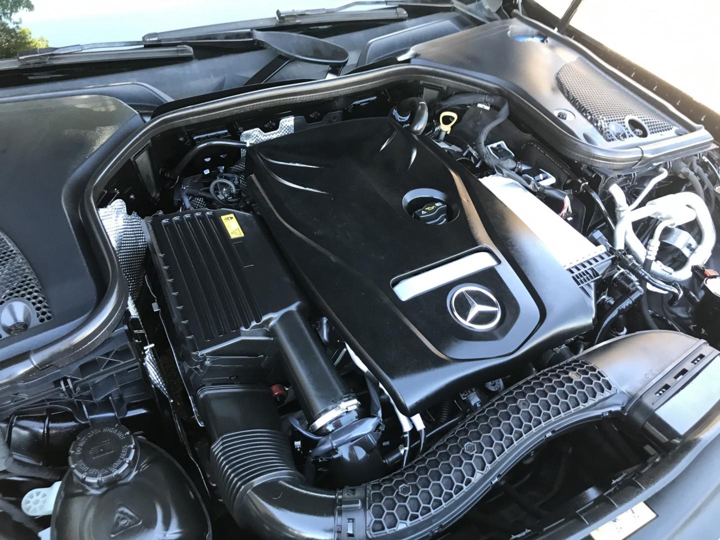 2018 black /black Mercedes-Benz E-Class E300 Luxury Sedan (WDDZF4JB9JA) with an 3.5L V6 DOHC 24V engine, 7A transmission, located at 323 E Dunlap Ave., Phoenix, AZ, 85020, (602) 331-9000, 33.567677, -112.069000 - LUXURY 2018 MERCEDES BENZ E300 Sedan,.........GREAT CONDITION...... Automatic, 2.0L TURBO CHARGED Engine, Power Options, Cold AC, Leather Interior, Sunroof, Premium Sound CD, Alloy Wheels,LOW 120k original miles, Clean Title. Well Maintained, A Must See !!! Priced to sell @ $14495 . Call or te- Photo#15
