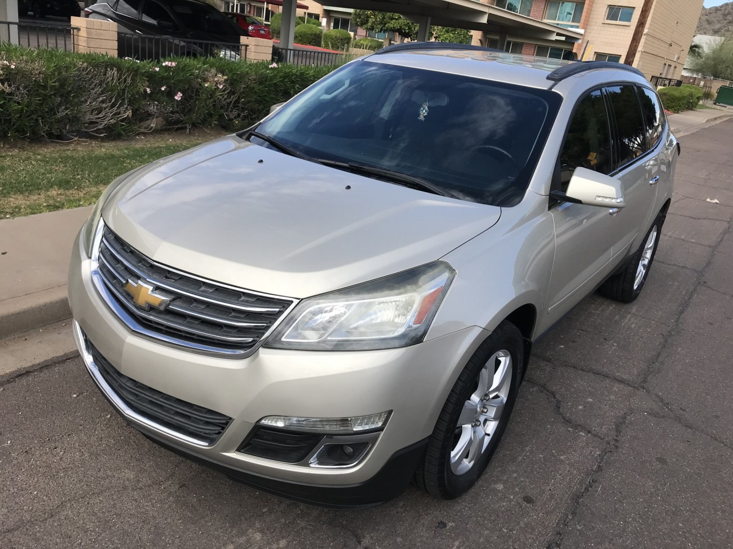 2016 gold /gray Chevrolet Traverse 1LT FWD (1GNKRGKDXGJ) with an 3.6L V6 DOHC 24V engine, 6A transmission, located at 323 E Dunlap Ave., Phoenix, AZ, 85020, (602) 331-9000, 33.567677, -112.069000 - 2016 Chevrolet Traverse 1LT FWD SUV ,.......3RD ROW Seating, Great condition,.... Automatic, 6cyl. 3.6L..... Cold A/C, Gold and gray interior with cloth seats in near perfect condition, Backup Camera, Premiumm Sound CD, Power Options, This suv is gorgeous inside and out, Incredible gas mileage! Ariz- Photo#1